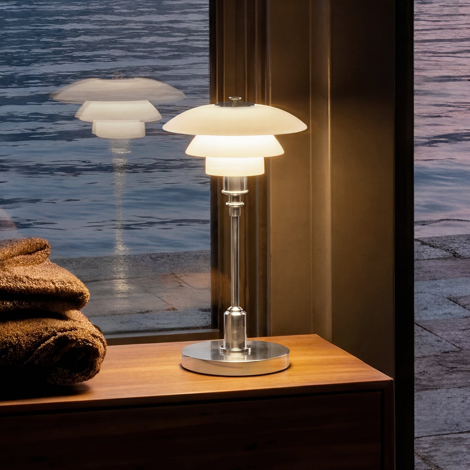 PH 1-1 bærbar bordlampe, krom, IP44 Louis Poulsen - Stue - Design - Metal - Med én lyskilde