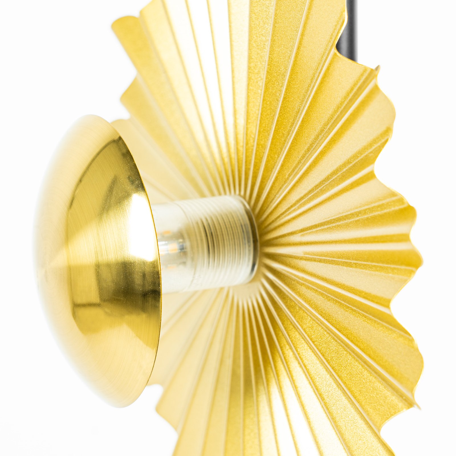Stojacia lampa Lindby Senmia v zlatej farbe, trojlampa
