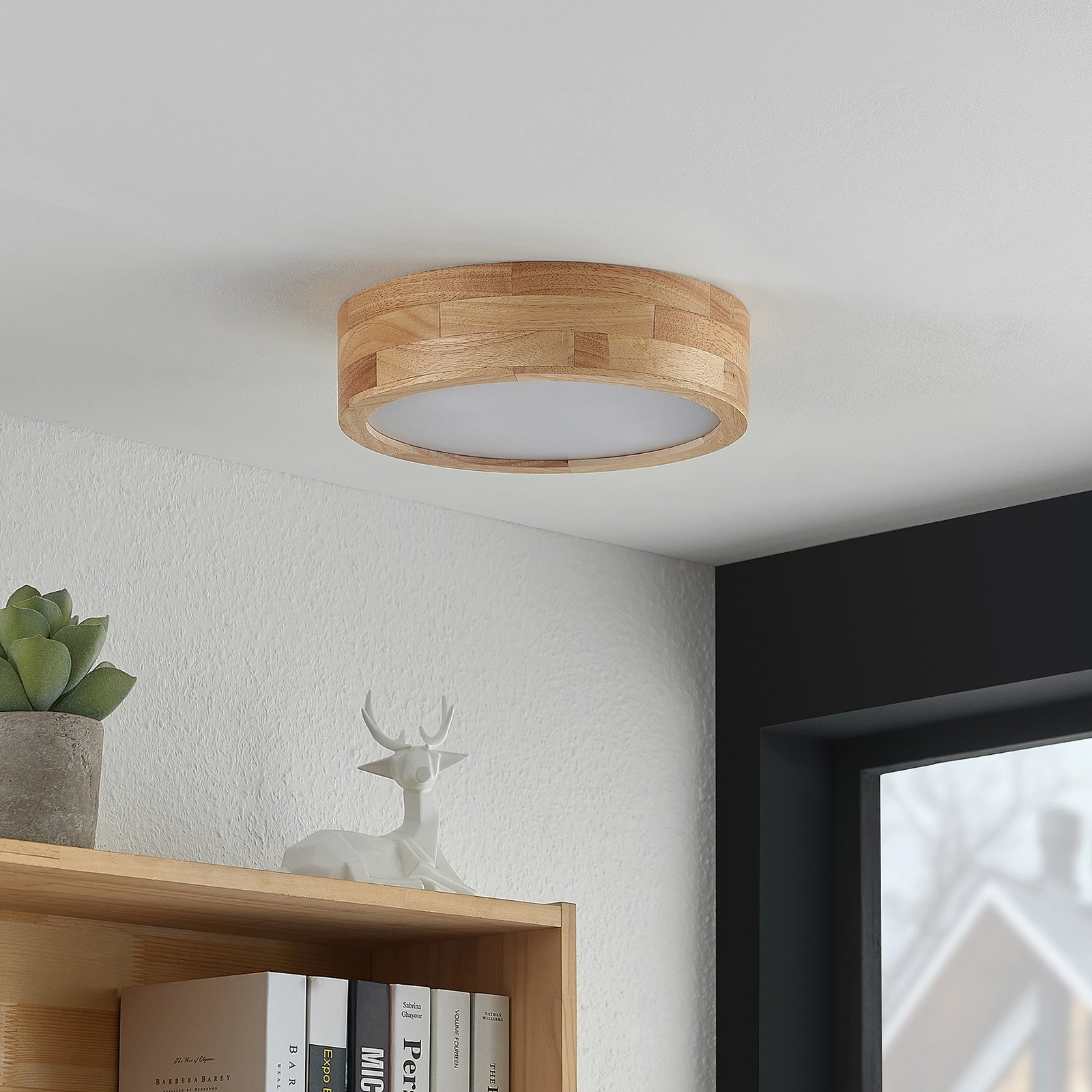 Lindby Tanju ceiling light, oak wood, Ø 30 cm