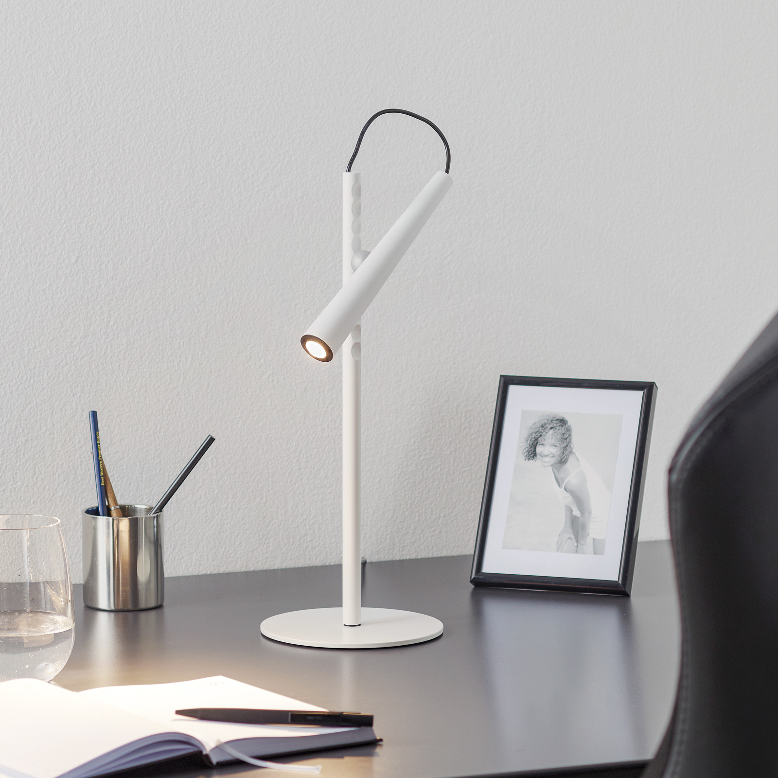 FOSCARINI Foscarini Magneto Be Colour table black/white, for Living / Dining Room, steel, ABS, 5 W, energy efficiency: A+, H: 38 cm