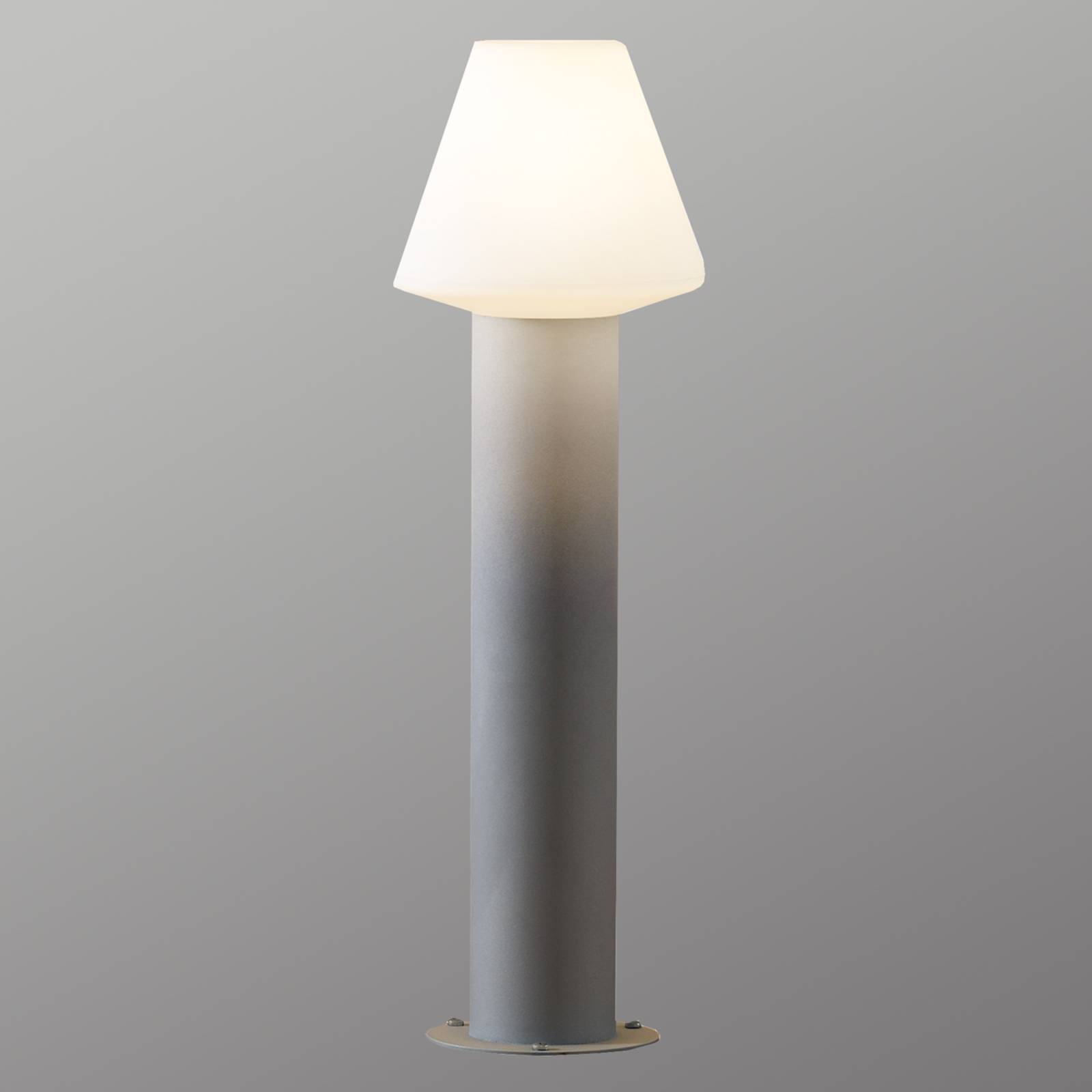 Ładna lampa cokołowa Barletta