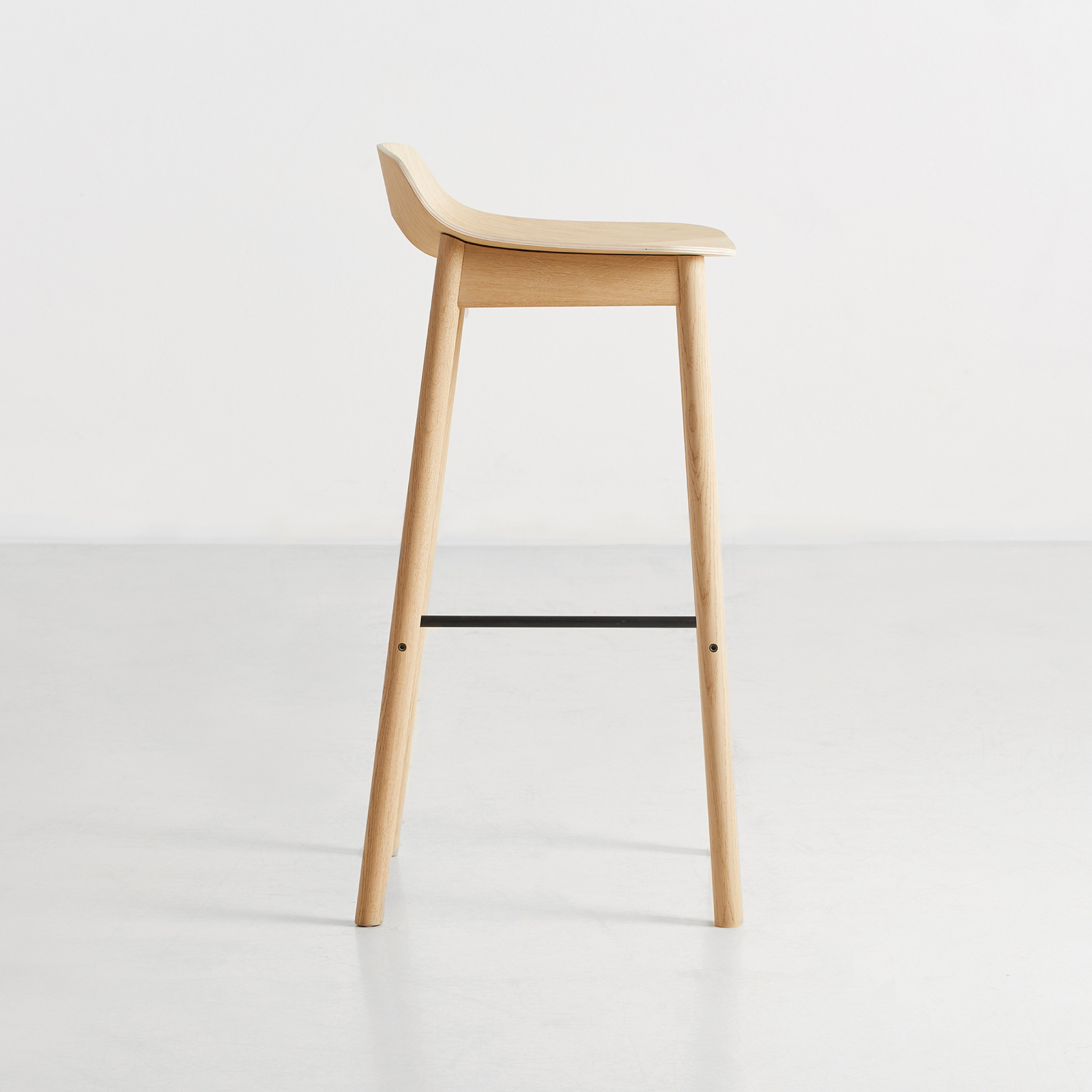 Tabouret de bar Mono, bois clair, hauteur 90 cm, chêne - Woud Tabouret de bar Mono, bois clair, hauteur 90 cm, chêne - Woud