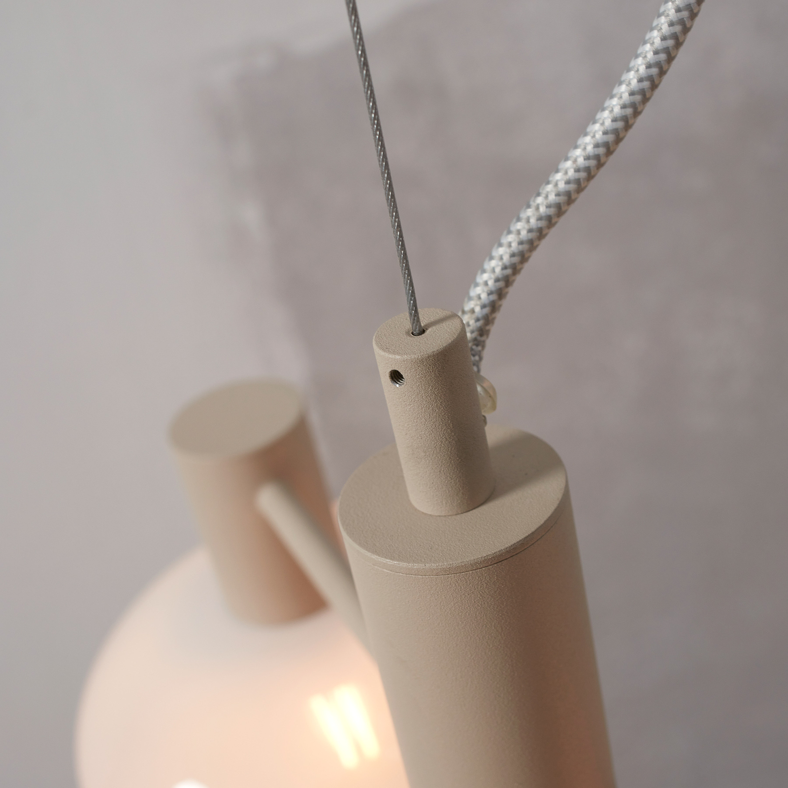 Si tratta di RoMi lampada a sospensione Bologna, bianco latte, a 4 luci