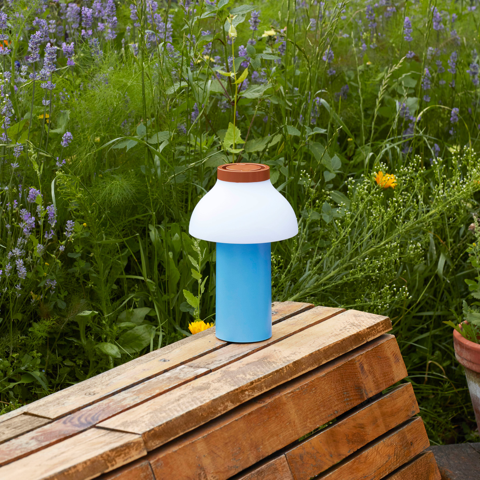 PC Portable Lampe de Table Sky Blue - HAY