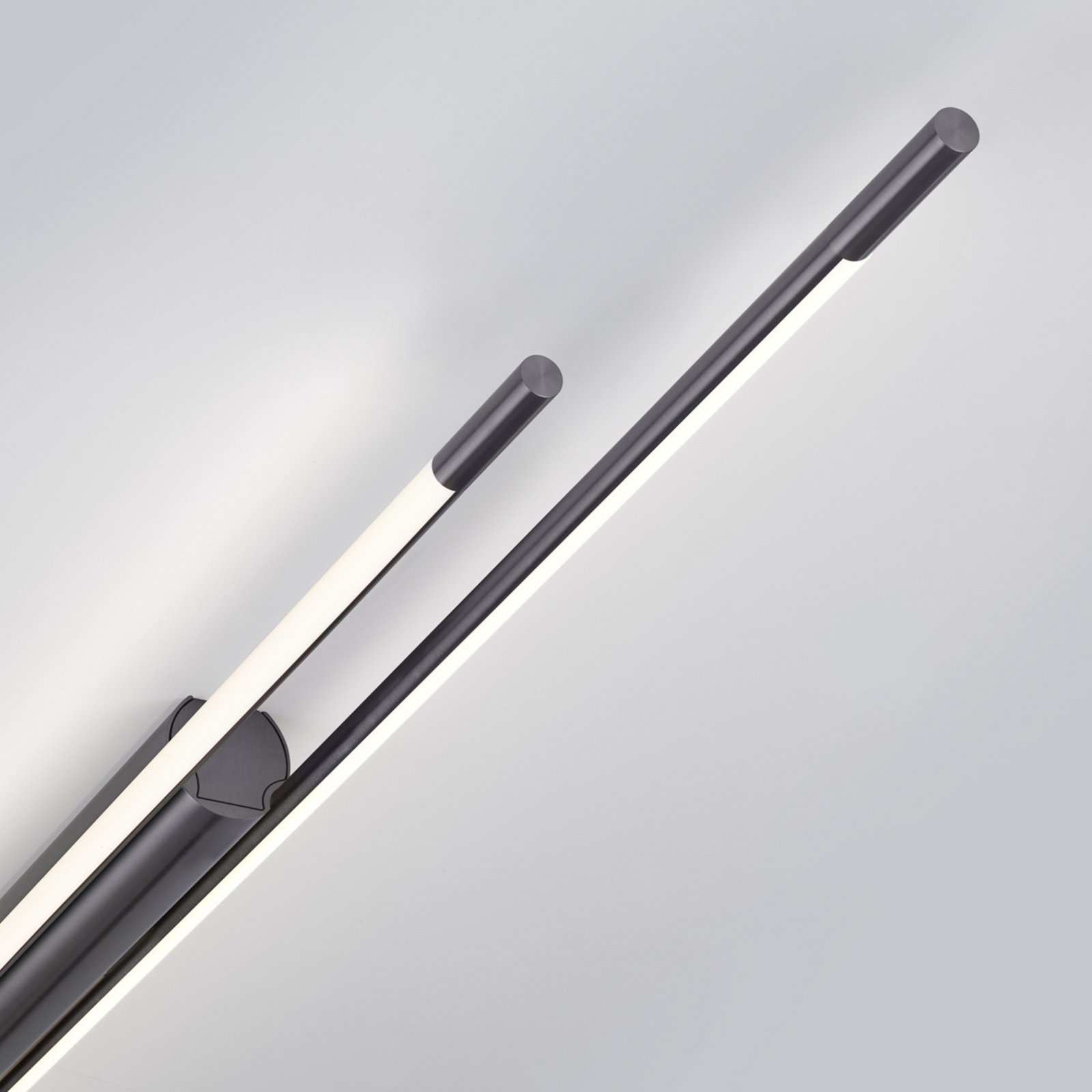 Helestra LED-Deckenlampe LEDA, titangrau, 150 cm, dimmbar