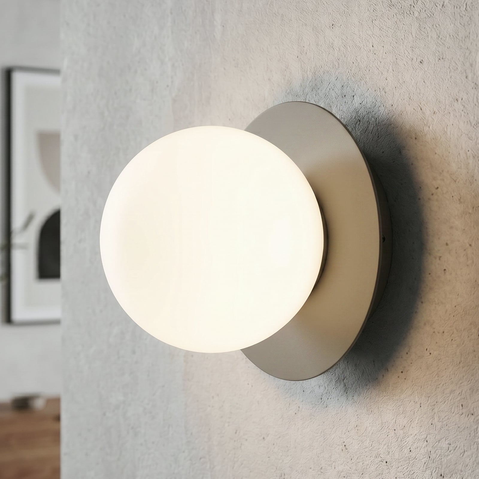 Minerva wall light, opal/beige, Ø 15 cm, glass/metal, E14