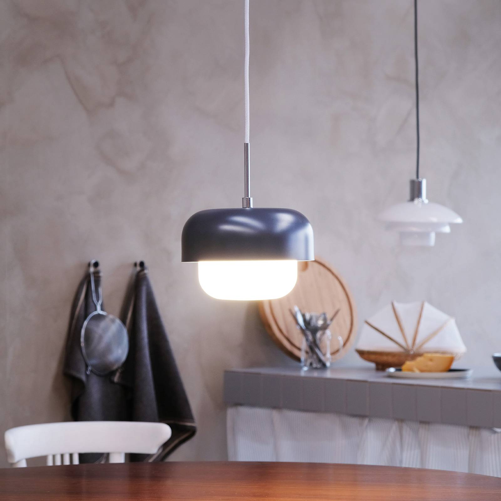 E-shop Dyberg Larsen Haipot závesná lampa, tmavosivá