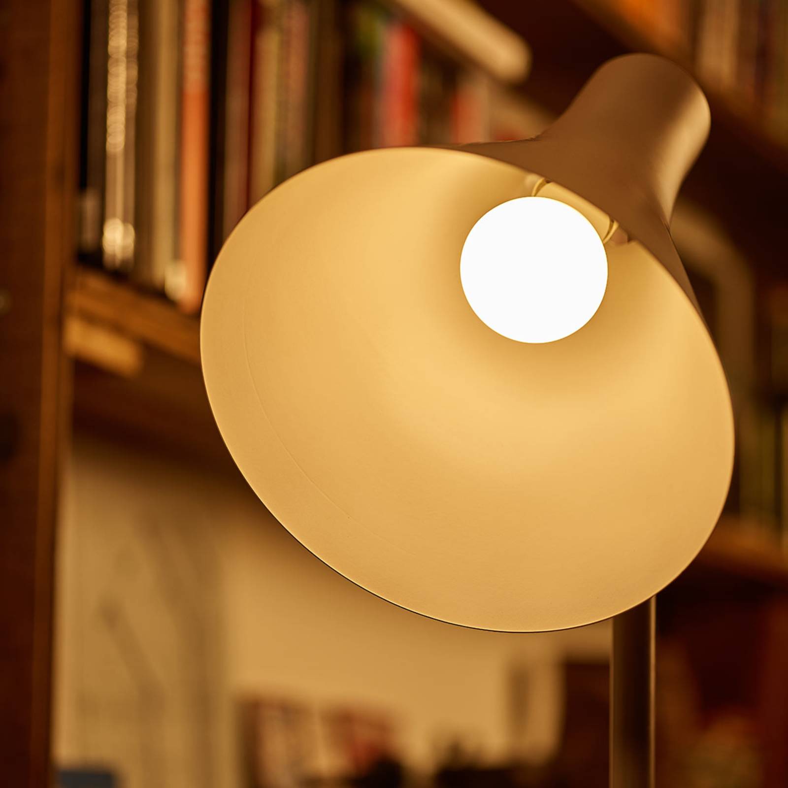 Фото - Лампочка Philips E27 żarówka LED WarmGlow 3,4 W matowa 
