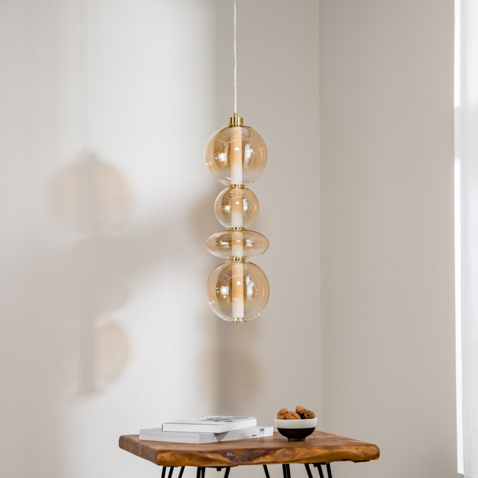 Candeeiro suspenso LED Daphne, vidro âmbar transparente, altura 62 cm