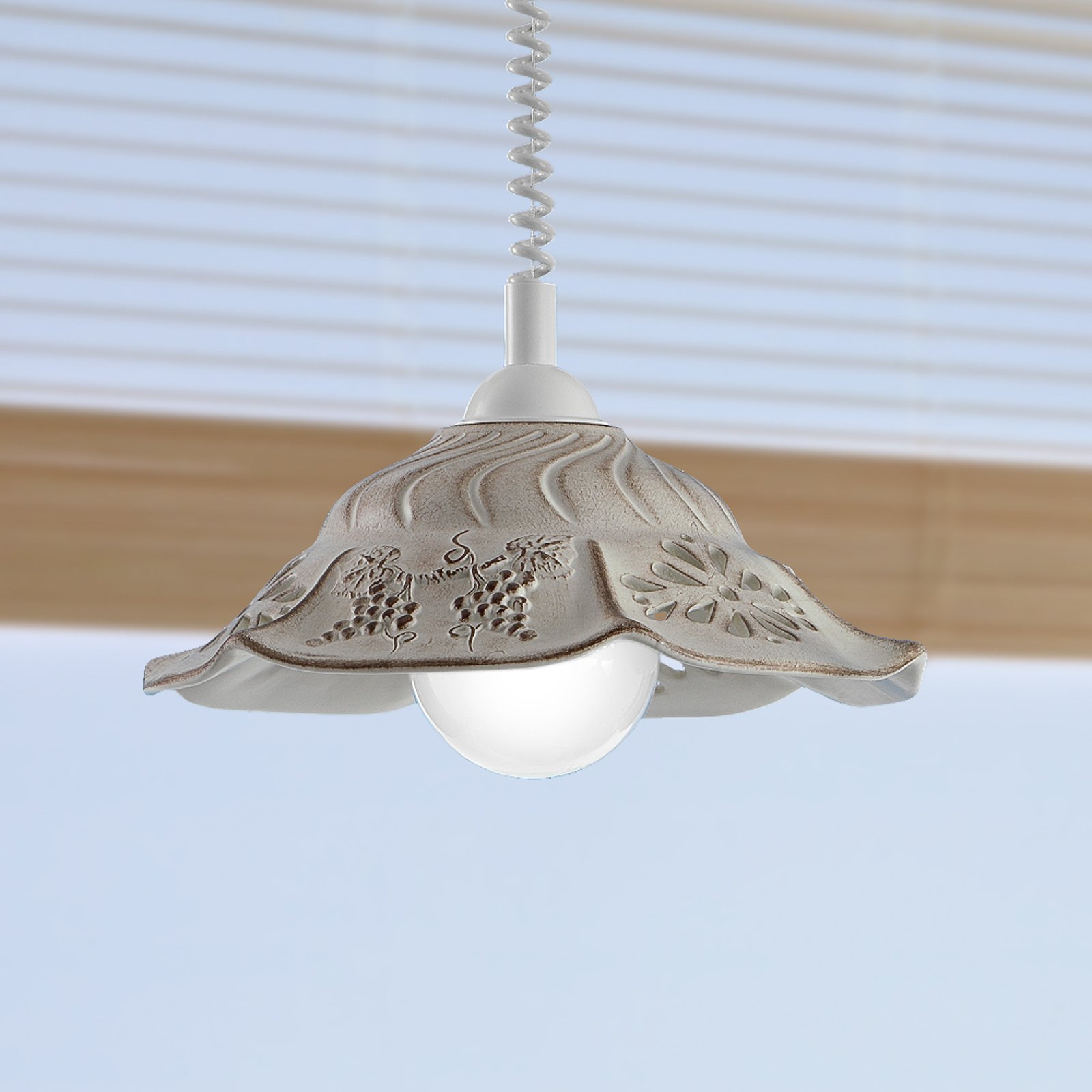 VITELA hanging light with a rustic appearance