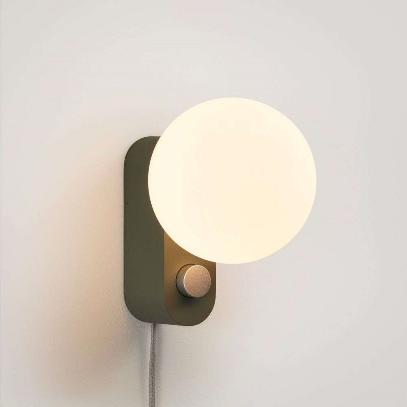 Alumina Bordslampa Sage w/Sphere IV - Tala