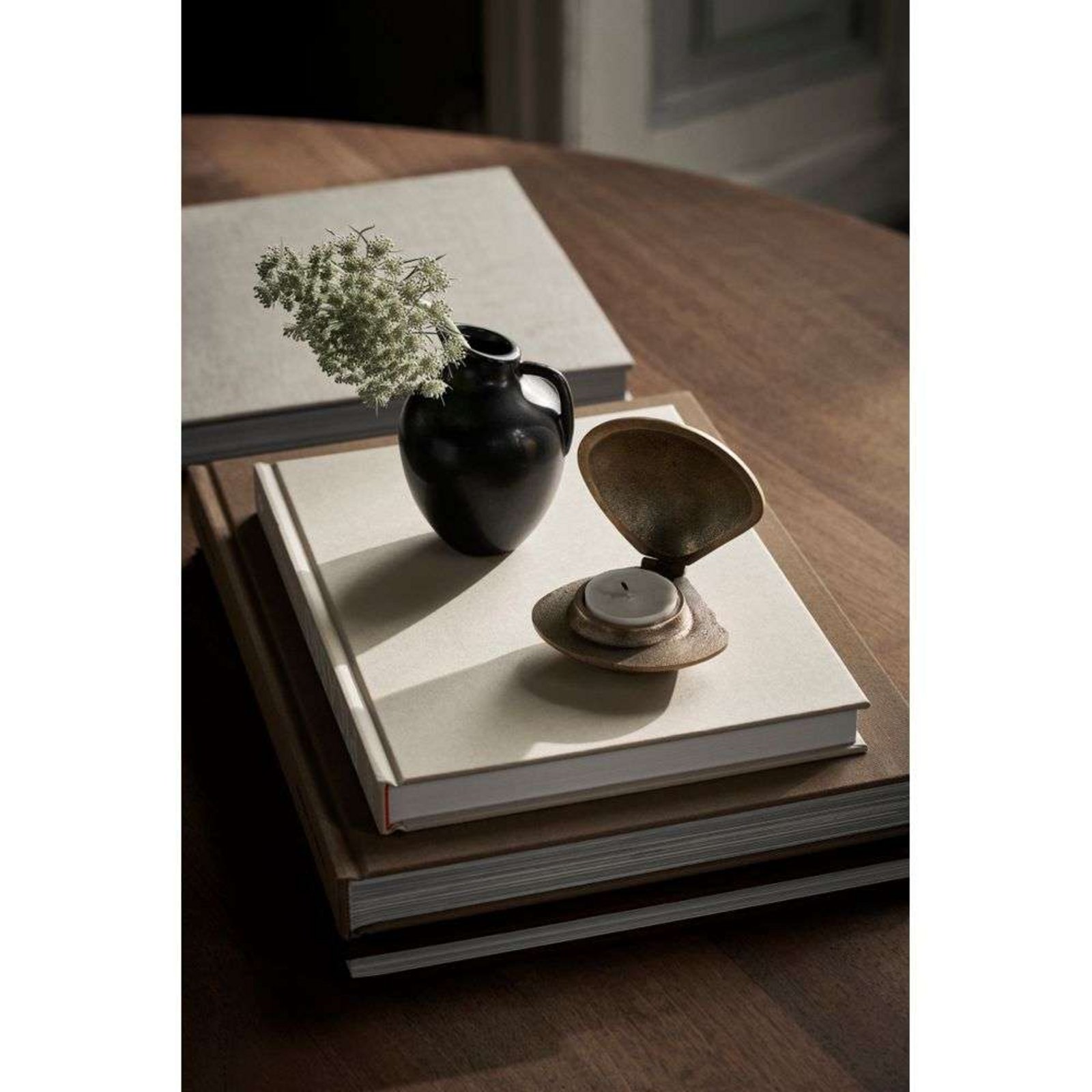 Clam Candle Holder Brass - ferm LIVING