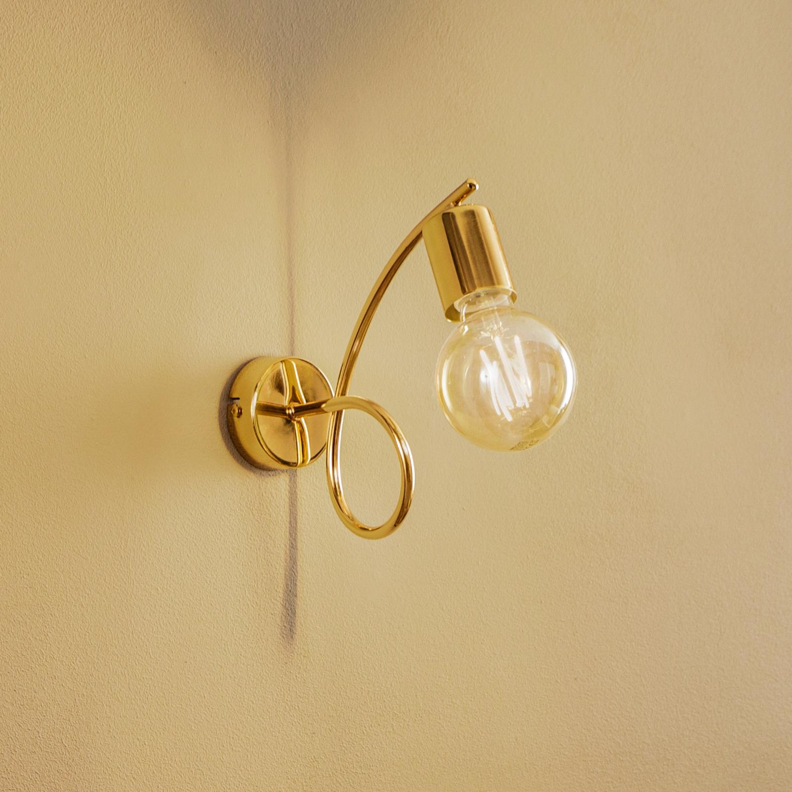 Tango wall light, gold-coloured
