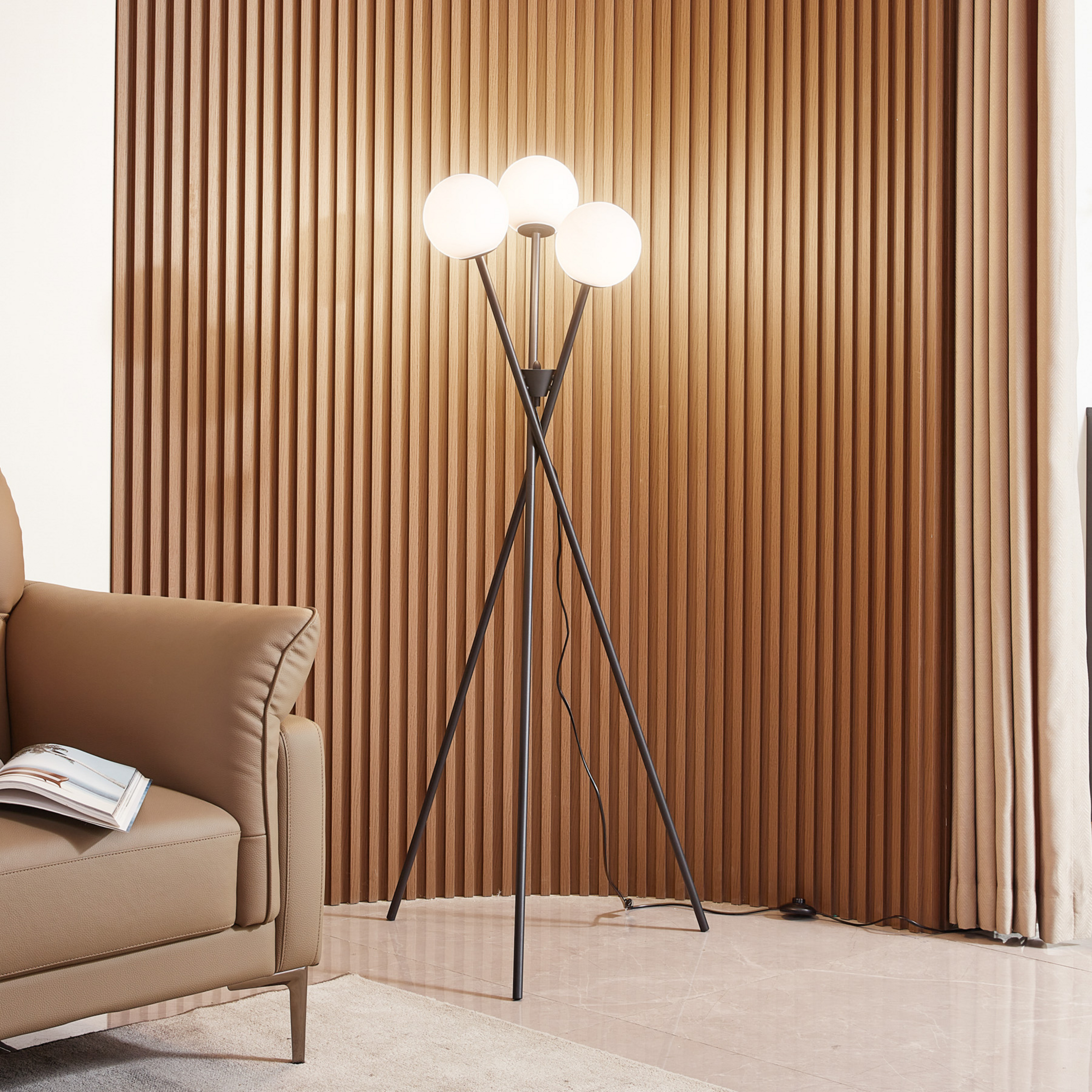 Lucande φωτιστικό δαπέδου Visata, μαύρο, γυαλί, 3-φωτισμός, τρίποδο