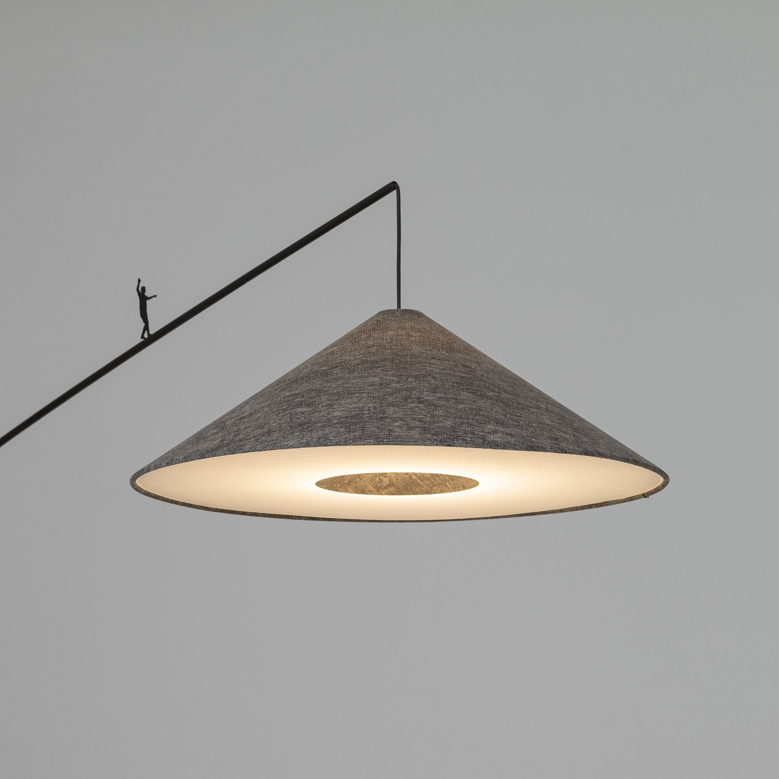 Bogenlampe Poise, umbragrau, Stahl, Textil, Ausladung 260 cm Bogenlampe Poise, umbragrau, Stahl, Textil, Ausladung 260 cm