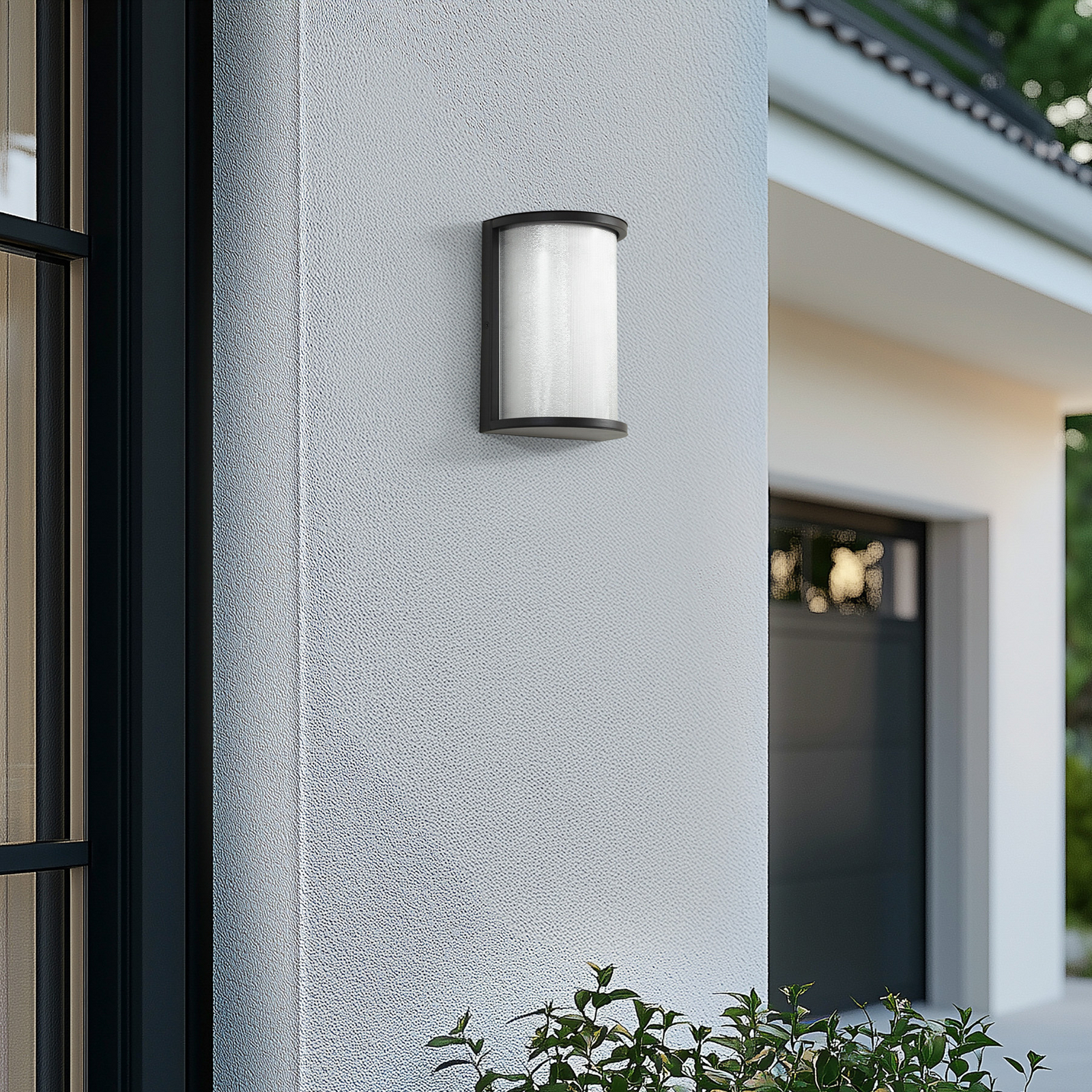 Calvik udendørs LED-væglampe, IP44, sort, 24 cm, riflet - Lindby