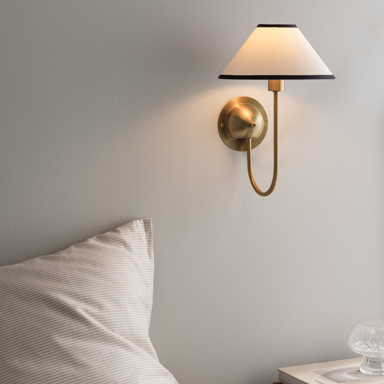 Applique murale IRIS couleur crème, hauteur 32 cm, métal - Globen Lighting Applique murale IRIS couleur crème, hauteur 32 cm, métal - Globen Lighting
