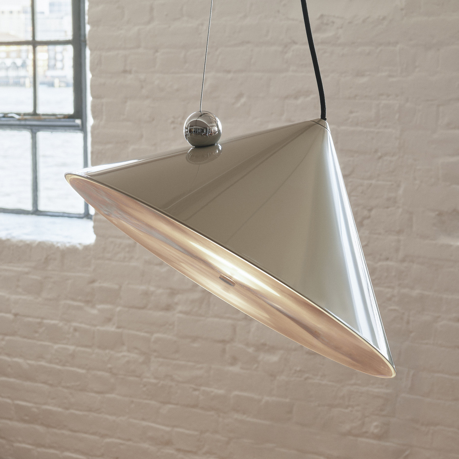 Candeeiro suspenso LED Pose da Tom Dixon, cinzento-bege, Ø 43 cm, aço regulável
