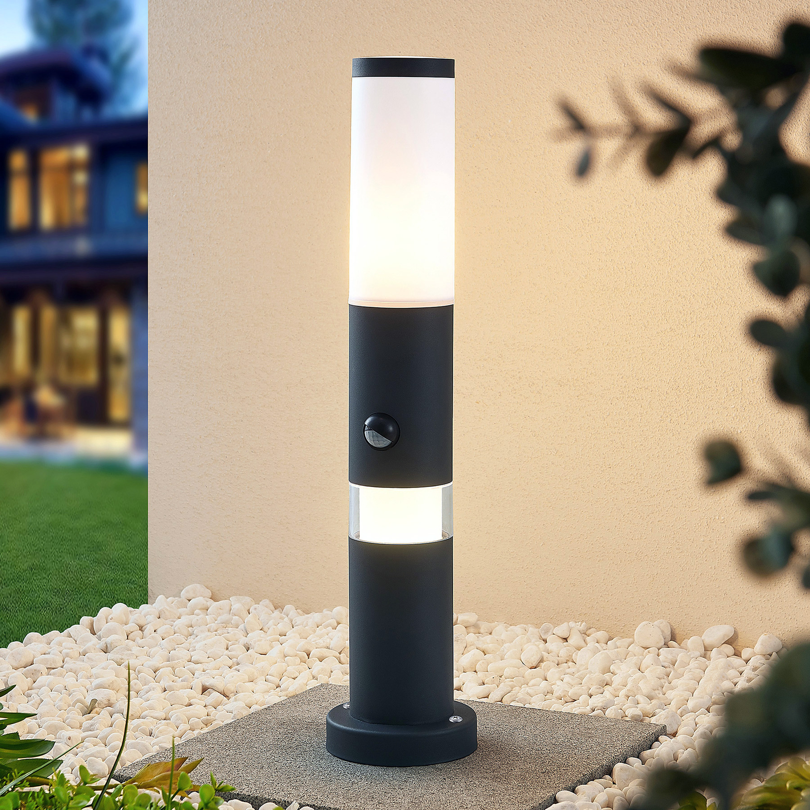 Lindby Okari pillar light, aluminium, sensor