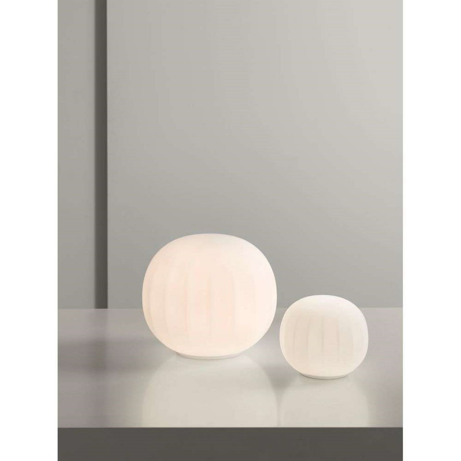 Lita Tischleuchte Ø14 White Luceplan - Wohnzimmer - Glas