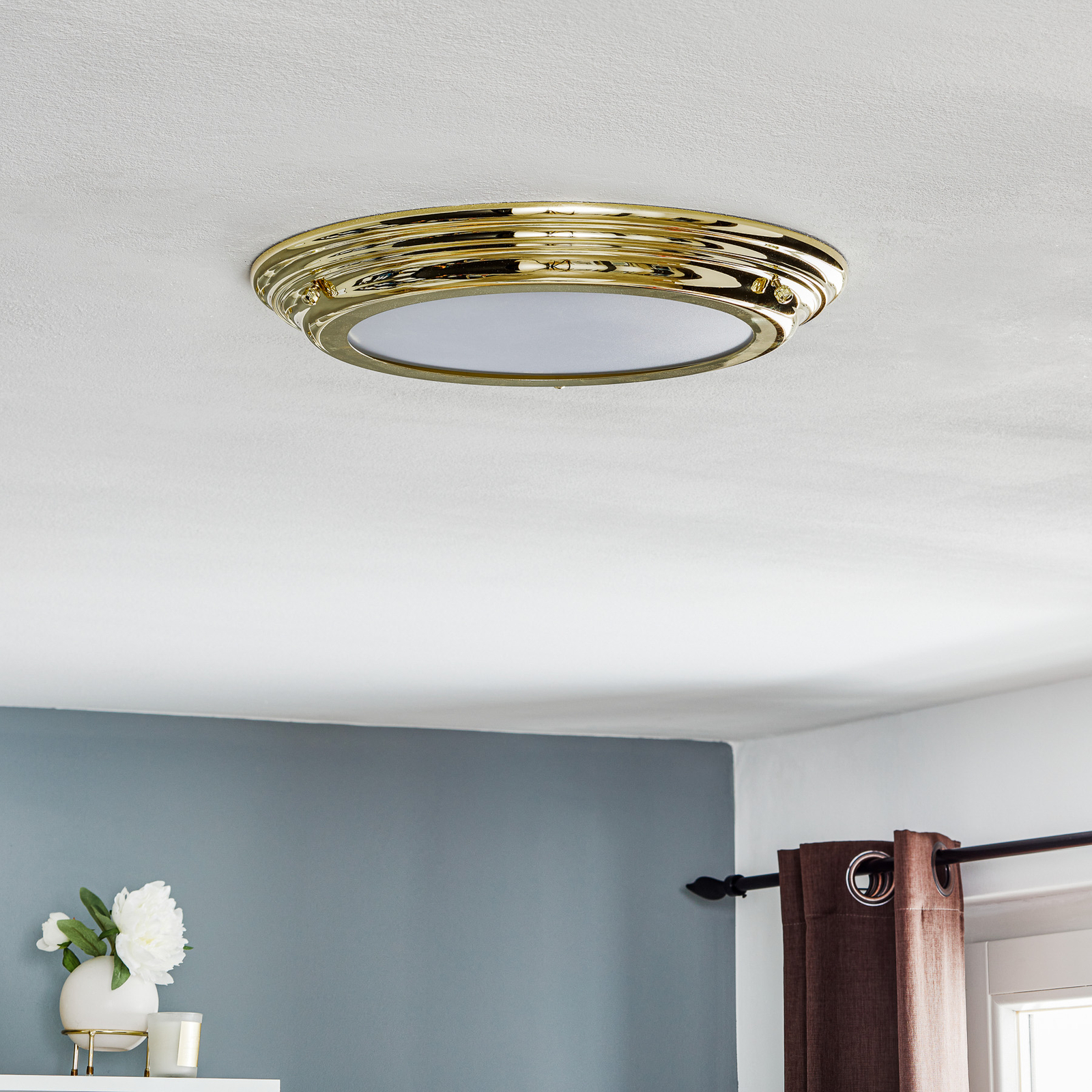 Pretty LED ceiling light Welland, polished brass