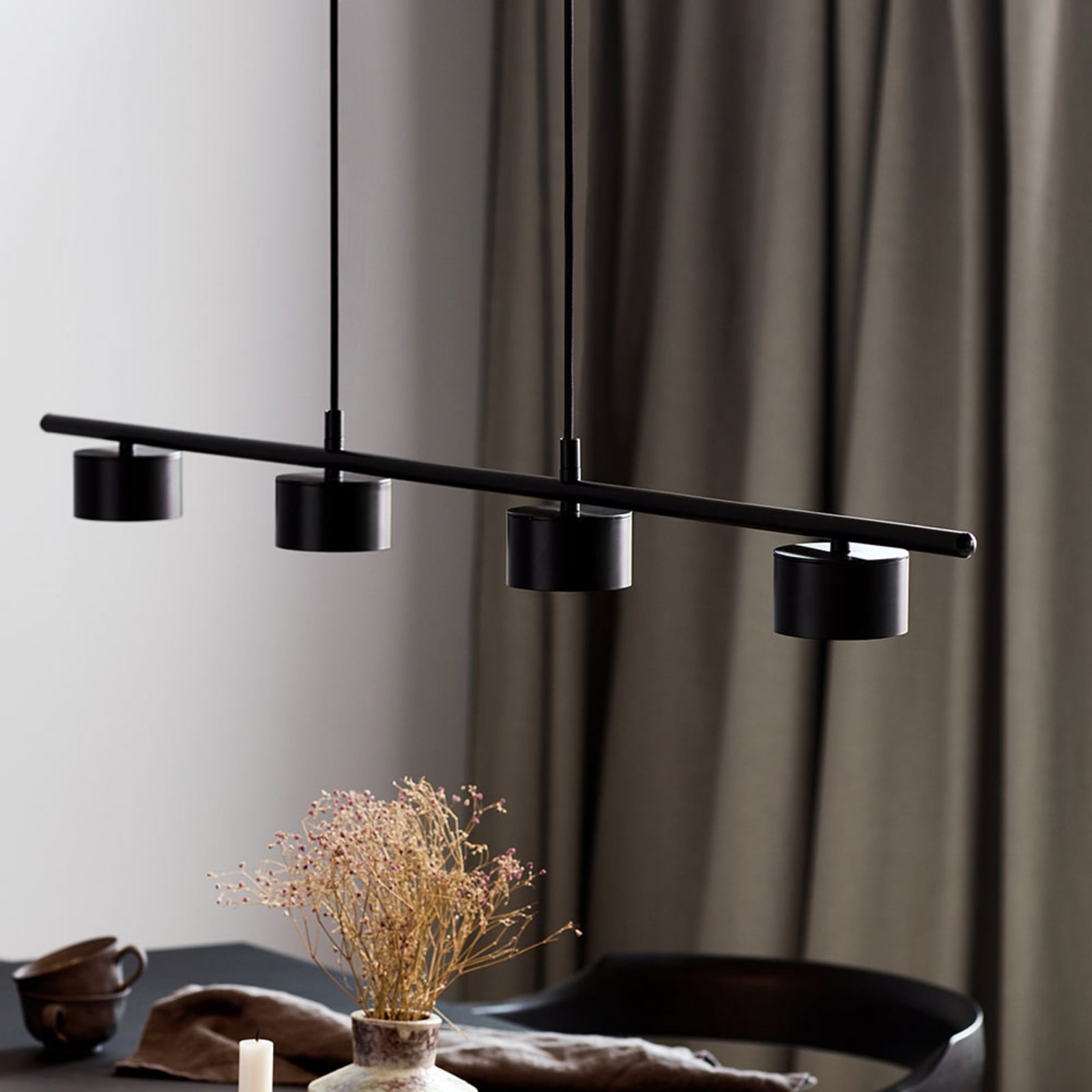 LED-pendellampe Clyde, 4 lyskilder, svart, lengde 115 cm