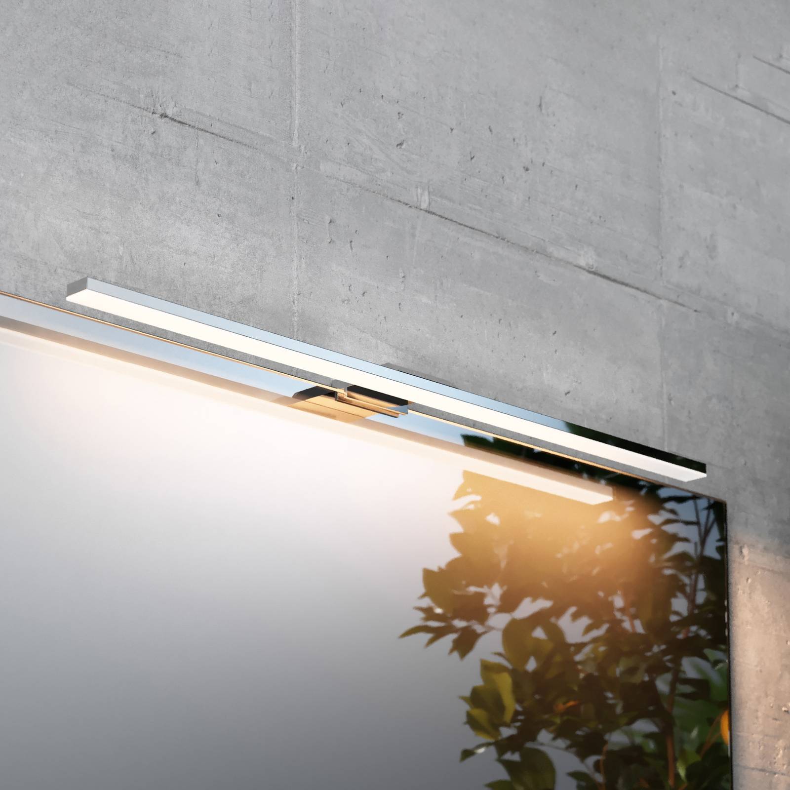 E-shop LED zrkadlové svetlo Triga IP44, chróm, 60 cm, 4 000 K