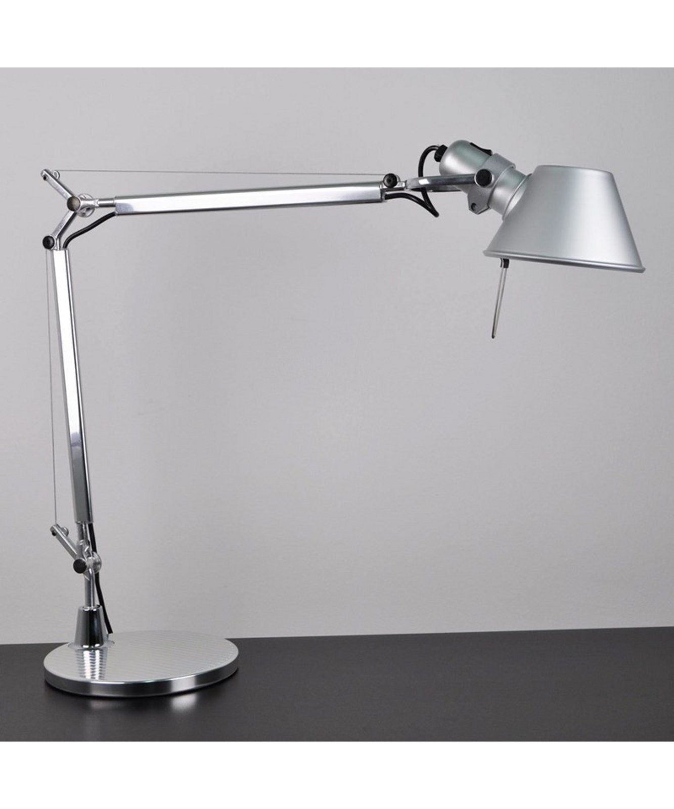 Tolomeo Lámpara de Sobremesa Aluminio Mate con Base Aluminio - Artemide