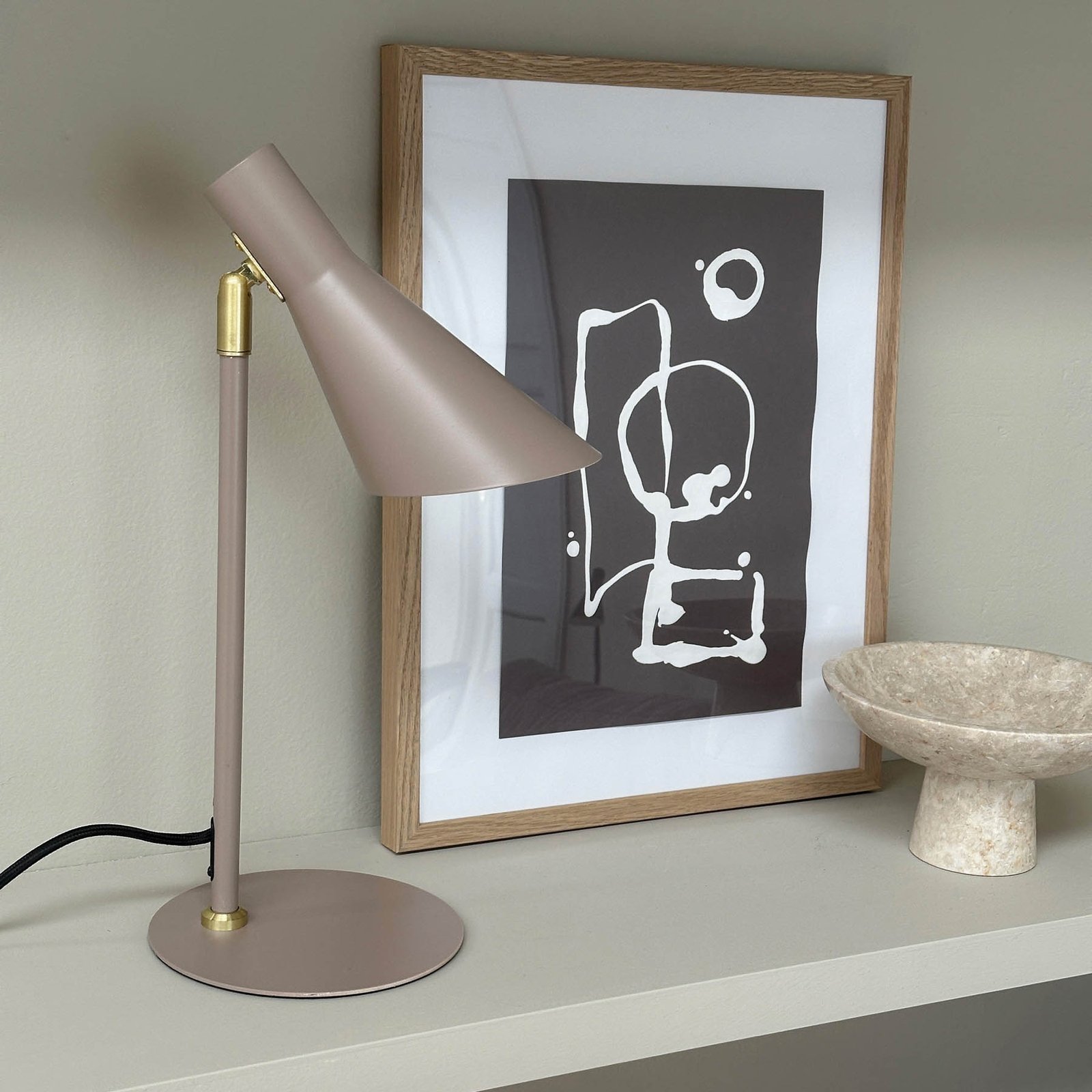 Dyberg Larsen bordlampe DL12, beige, højde 39,5 cm, metal