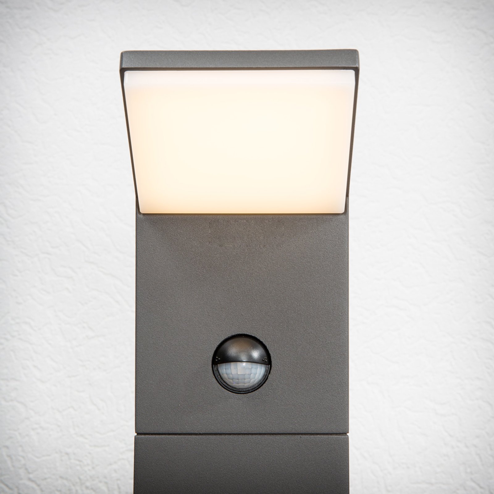 Nevio LED Gartenleuchte H100 w/Sensor Graphite - Lucande