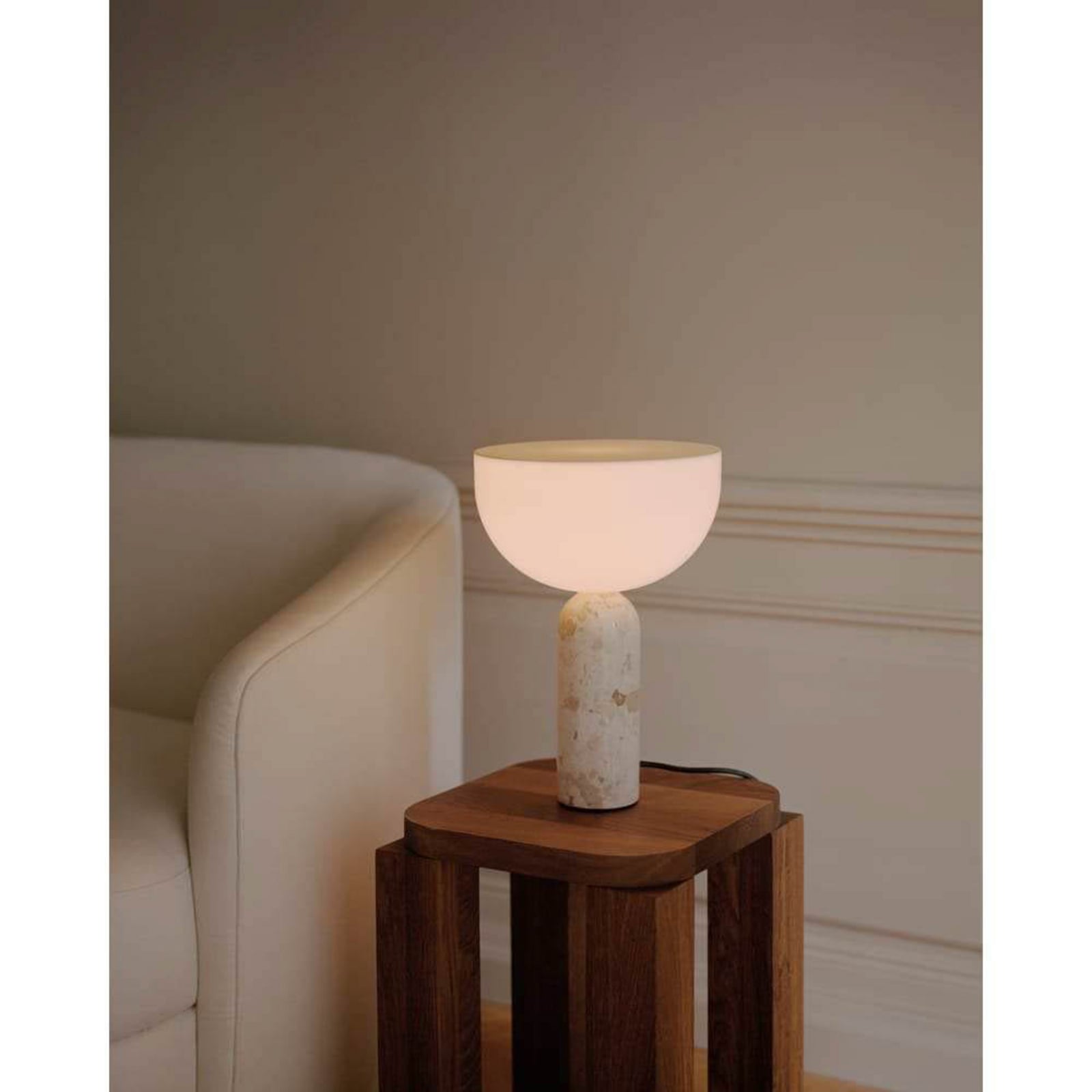 NEW WORKS bordslampa Kizu Small, beige, marmor, E14