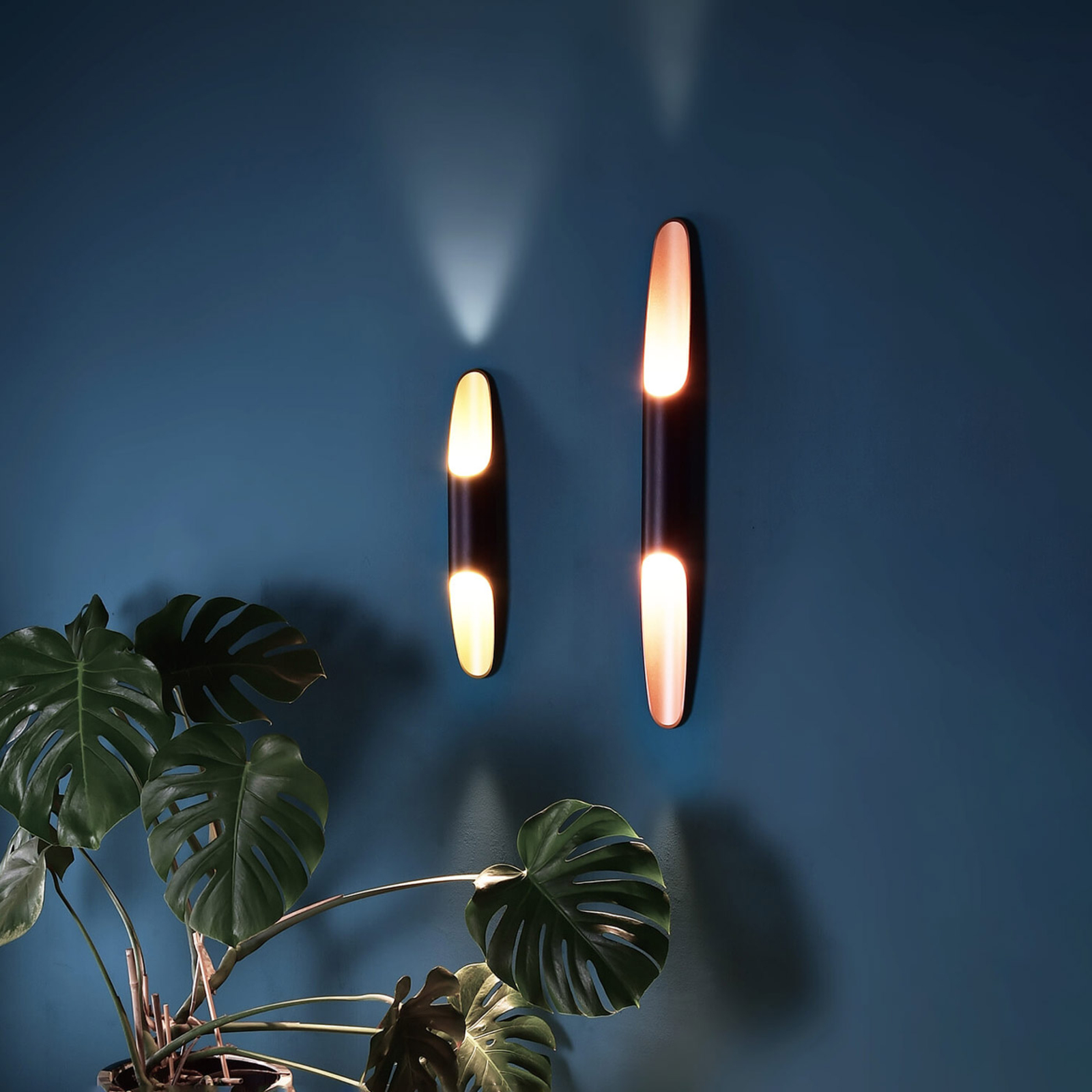 Apodis LED-vegglampe, 80 cm, roségull/svart