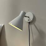 Dyberg Larsen Sleep wall lamp, putty white, Ø 15 cm, steel