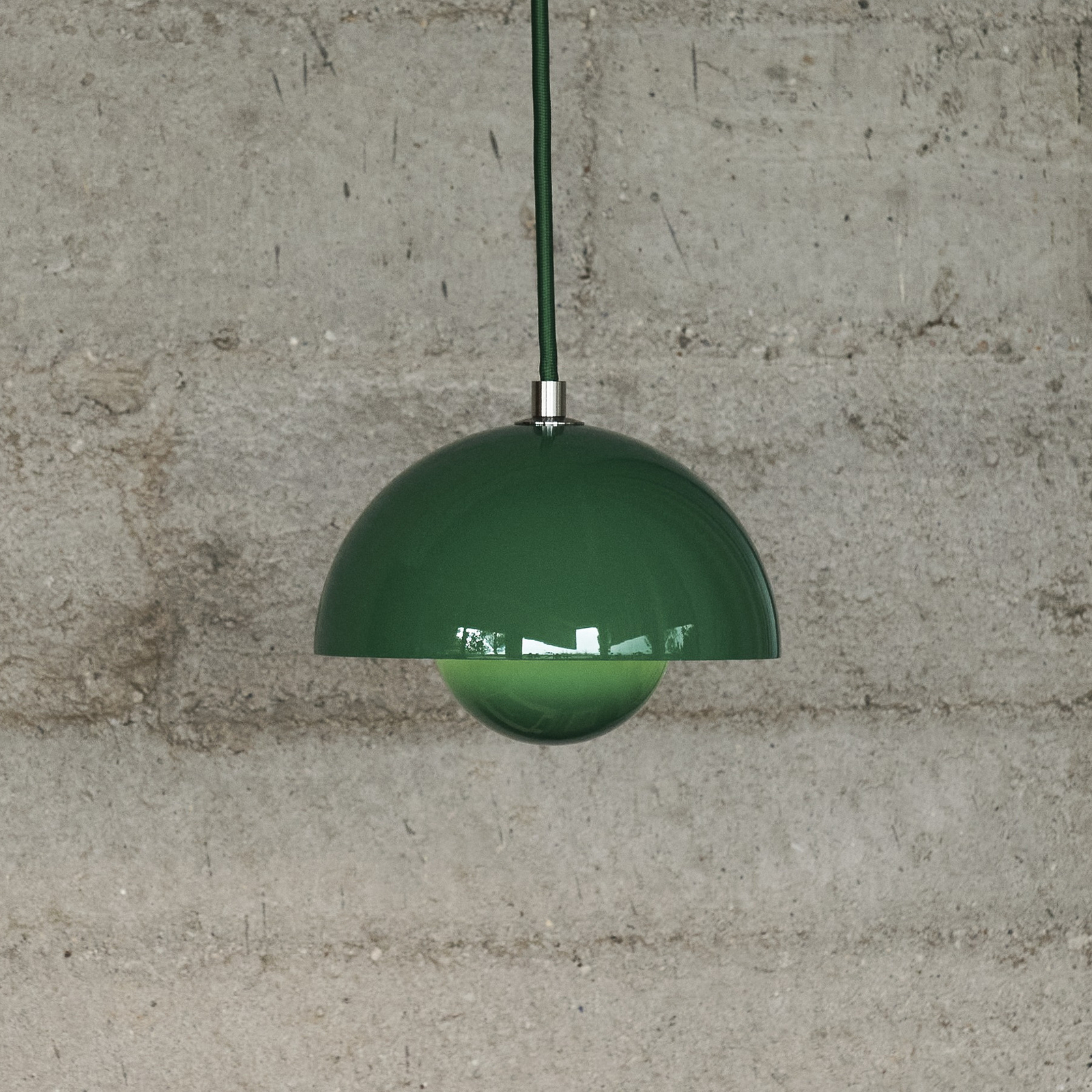 &Традиционна висяща лампа Flowerpot VP10, Ø 16 cm, сигнално зелено