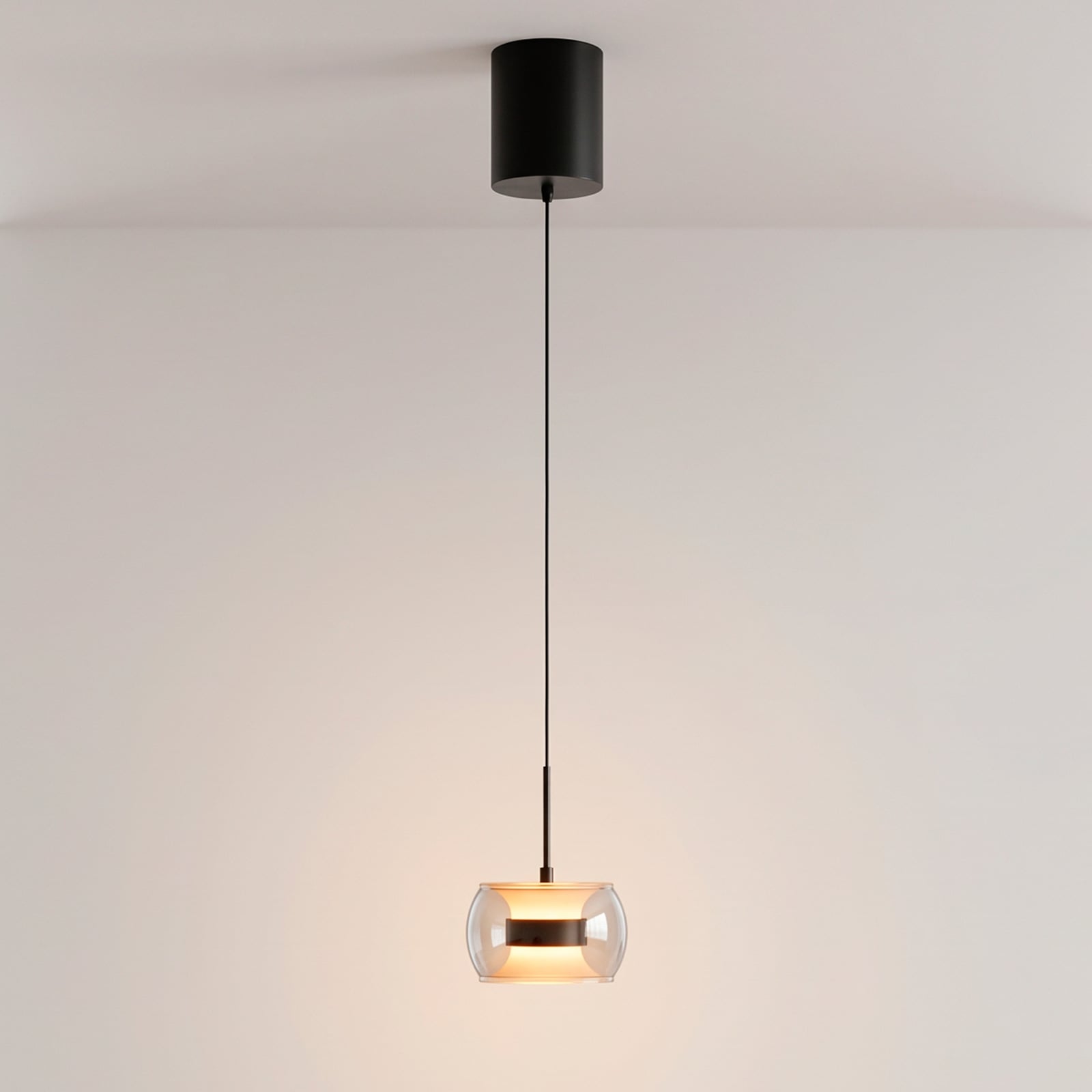 LED-hengelampe Fumea, Ø 16 cm, svart/røykfarget, glass CCT