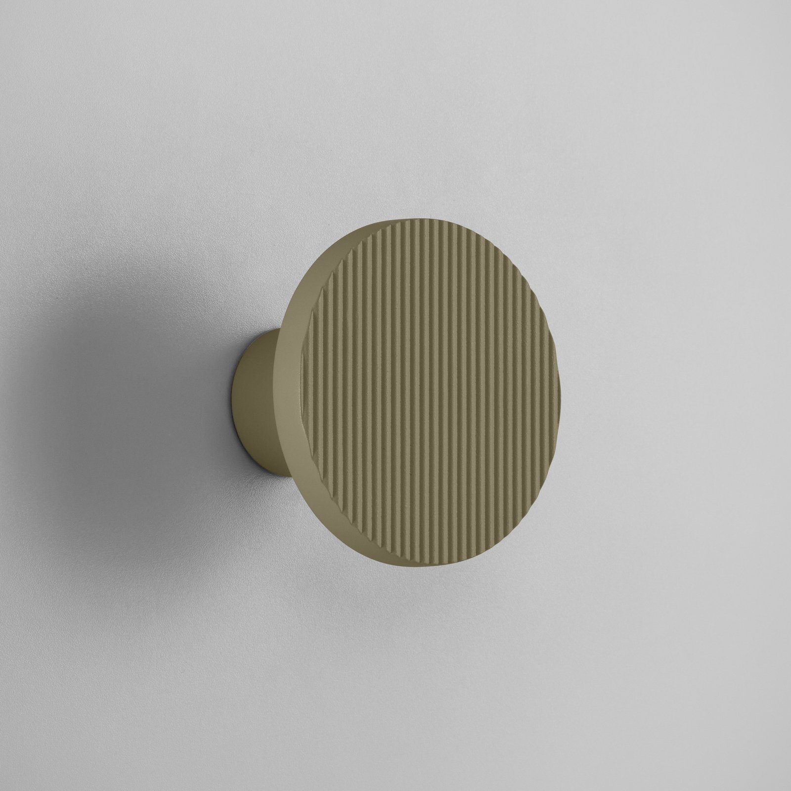 Bover LED-vägglampa Arid A/01 oliv CCT 2 200–2 700 K IP44 Bover LED-vägglampa Arid A/01 oliv CCT 2 200–2 700 K IP44