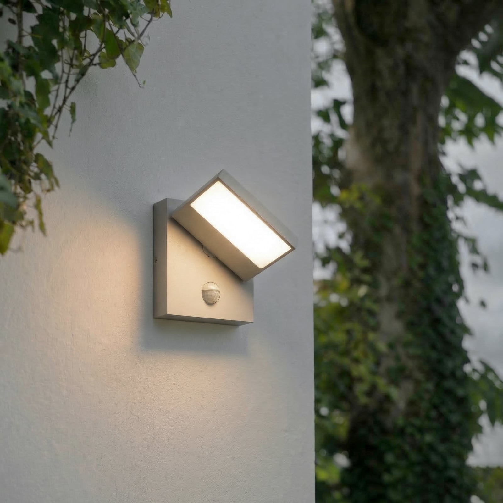 Silvan LED-Außenwandleuchte, Sensor, IP54, grau, Aluminium - Lucande Silvan LED-Außenwandleuchte, Sensor, IP54, grau, Aluminium - Lucande