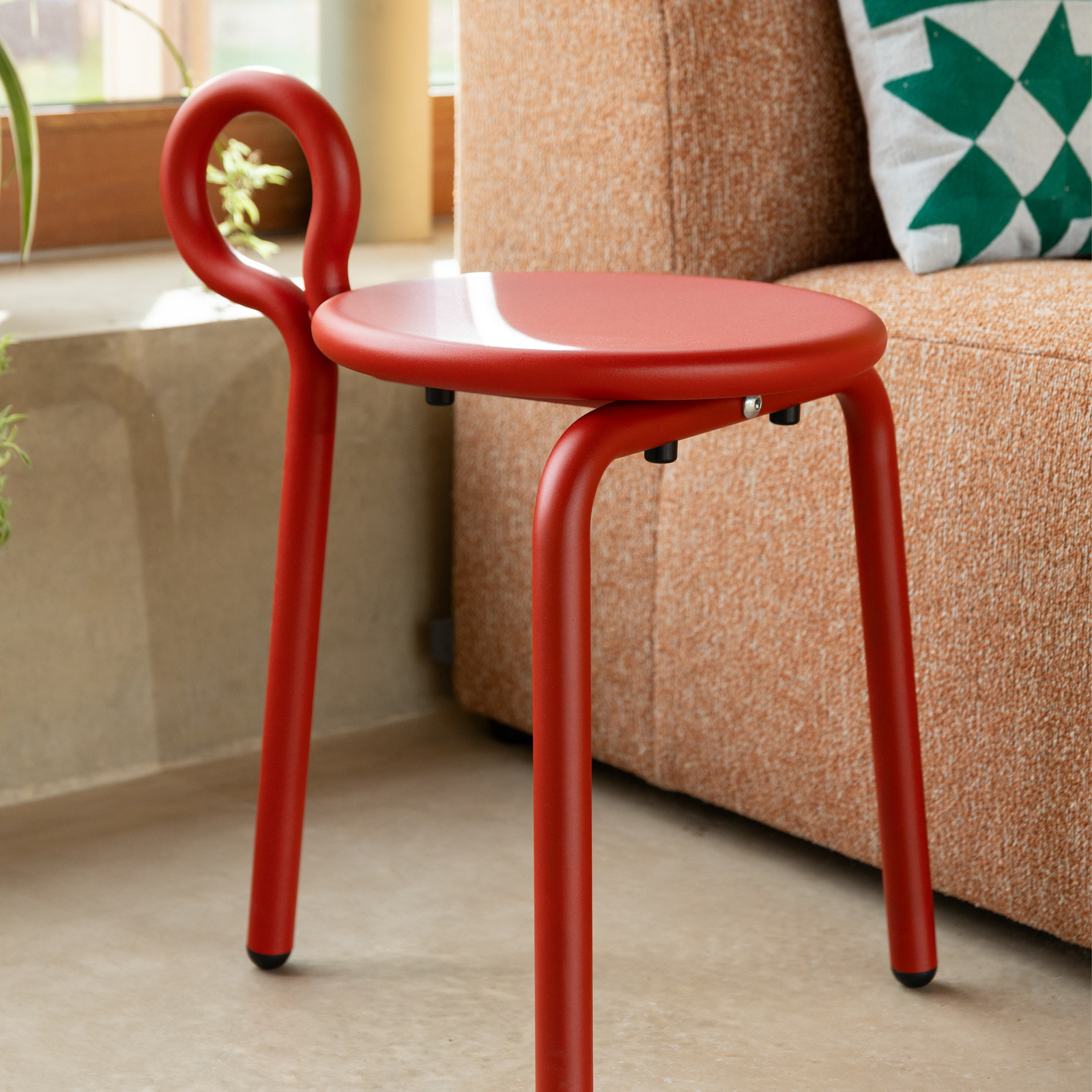 Chaise Lasso, rouge, métal, hauteur 58 cm - &Klevering