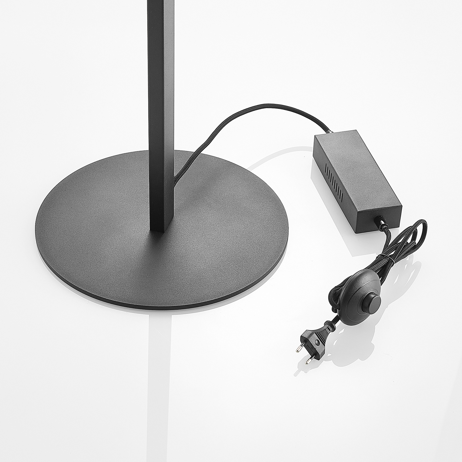 Lucande Matwei LED stojací lampa, ovál, mosaz