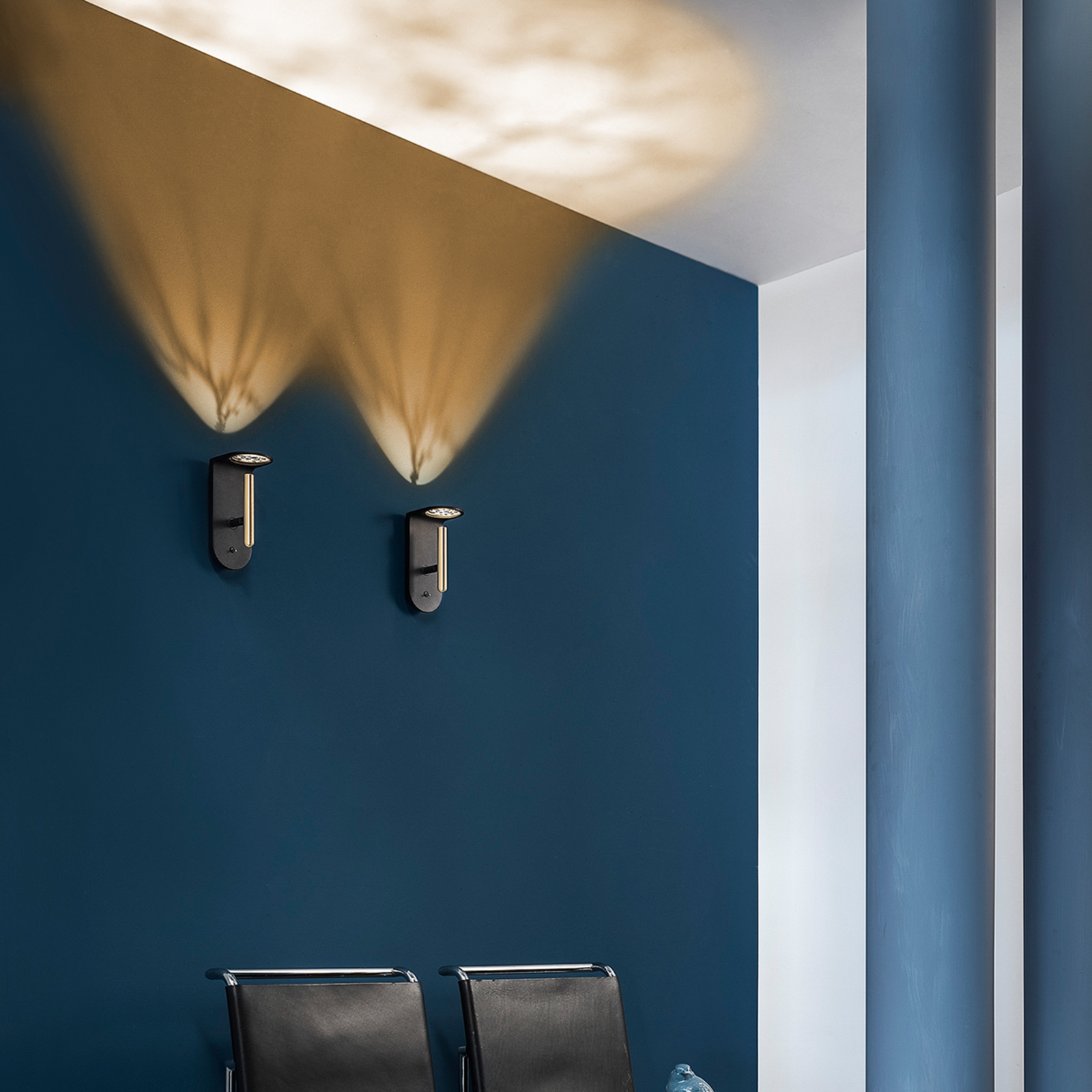 Aplique LED de diseño negro y dorado 2Nights_W2