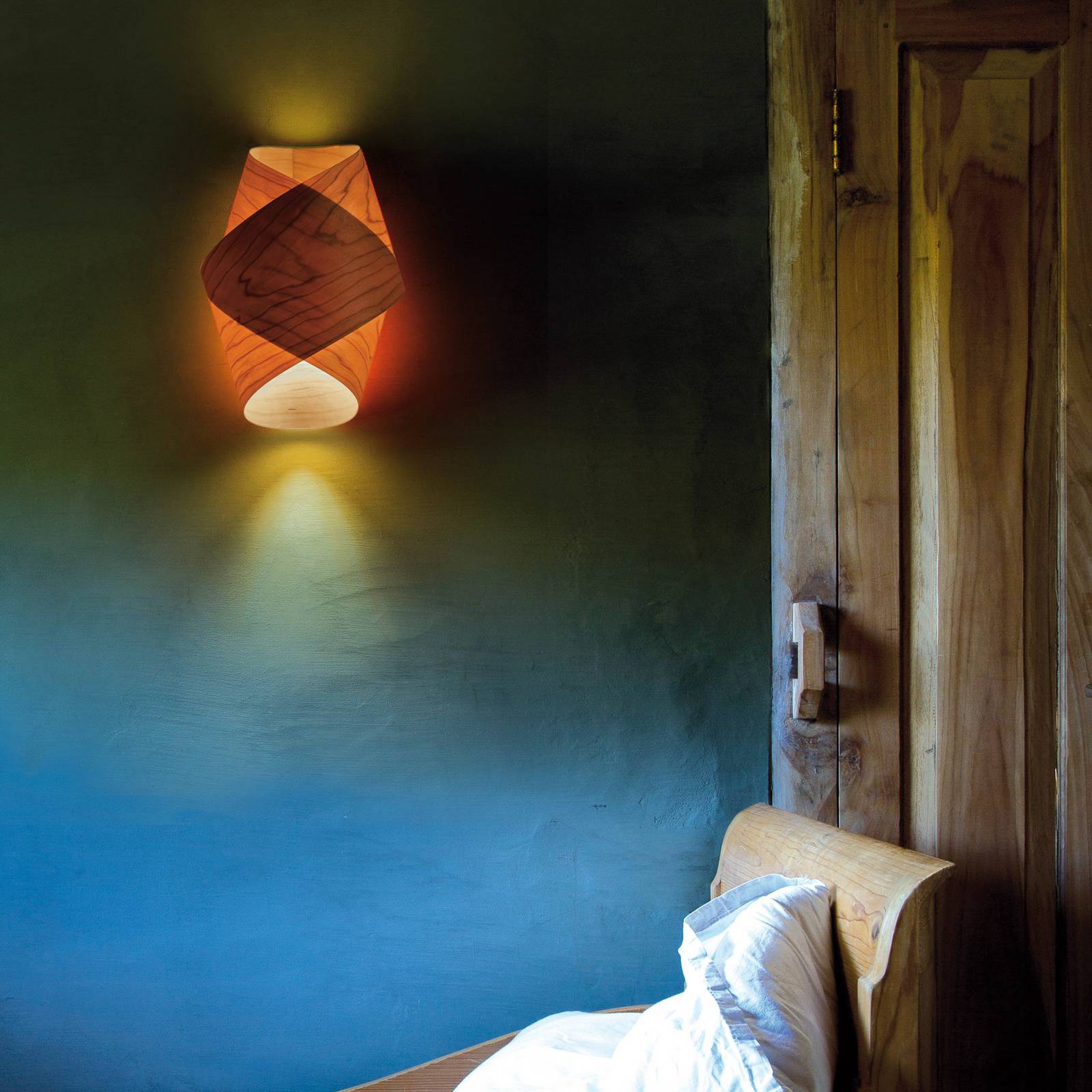 LZF Wandlampe Orbit, kirschholzfarben, Breite 19 cm, Holz günstig online kaufen