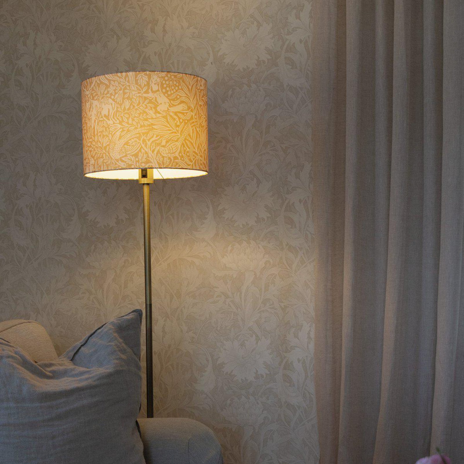 Stehleuchte Amy, gelb/gold, Höhe 150 cm, Textil, E27