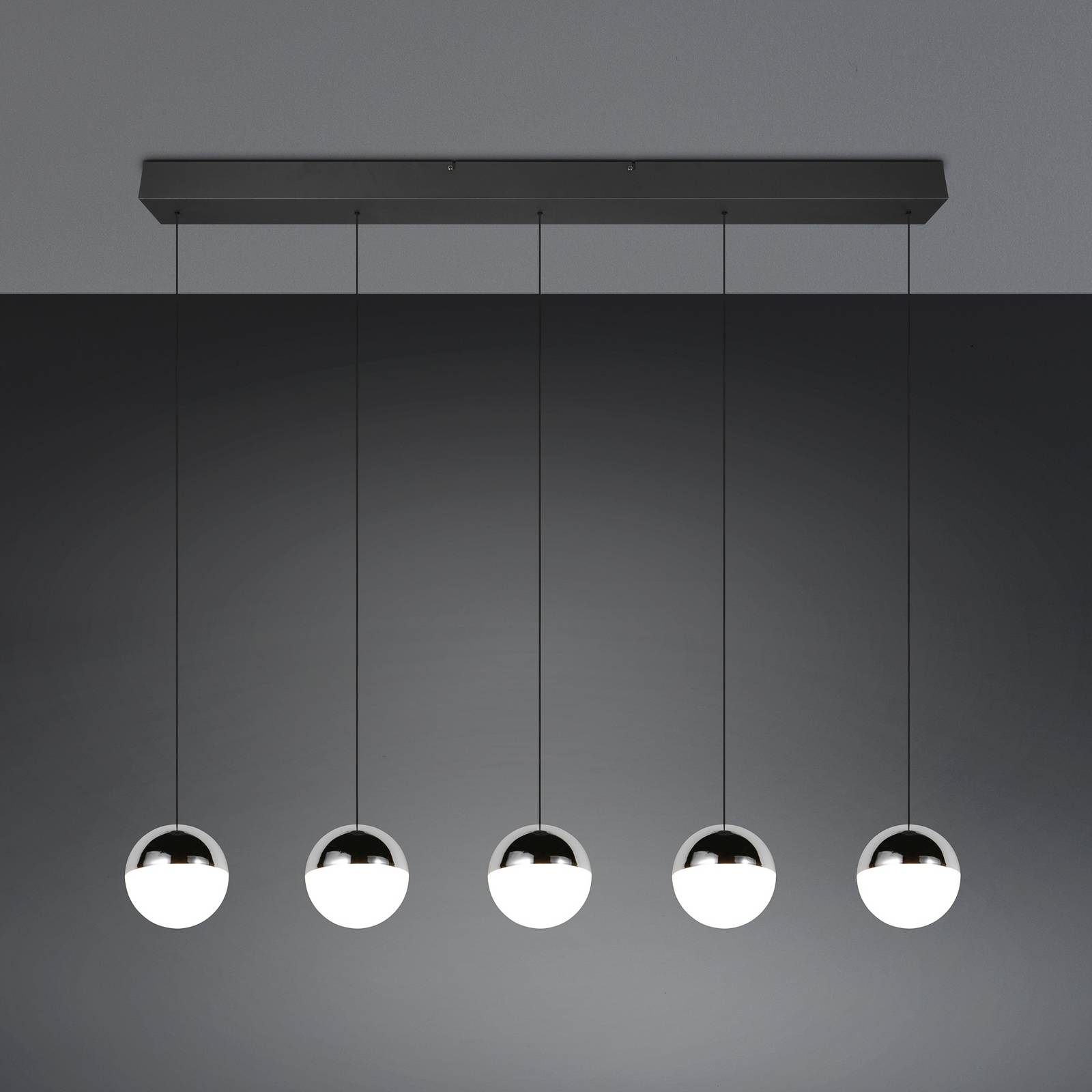 Reality Leuchten Senta LED pendant light, chrome, length 114 cm, 4,000 K, 5-bulb.