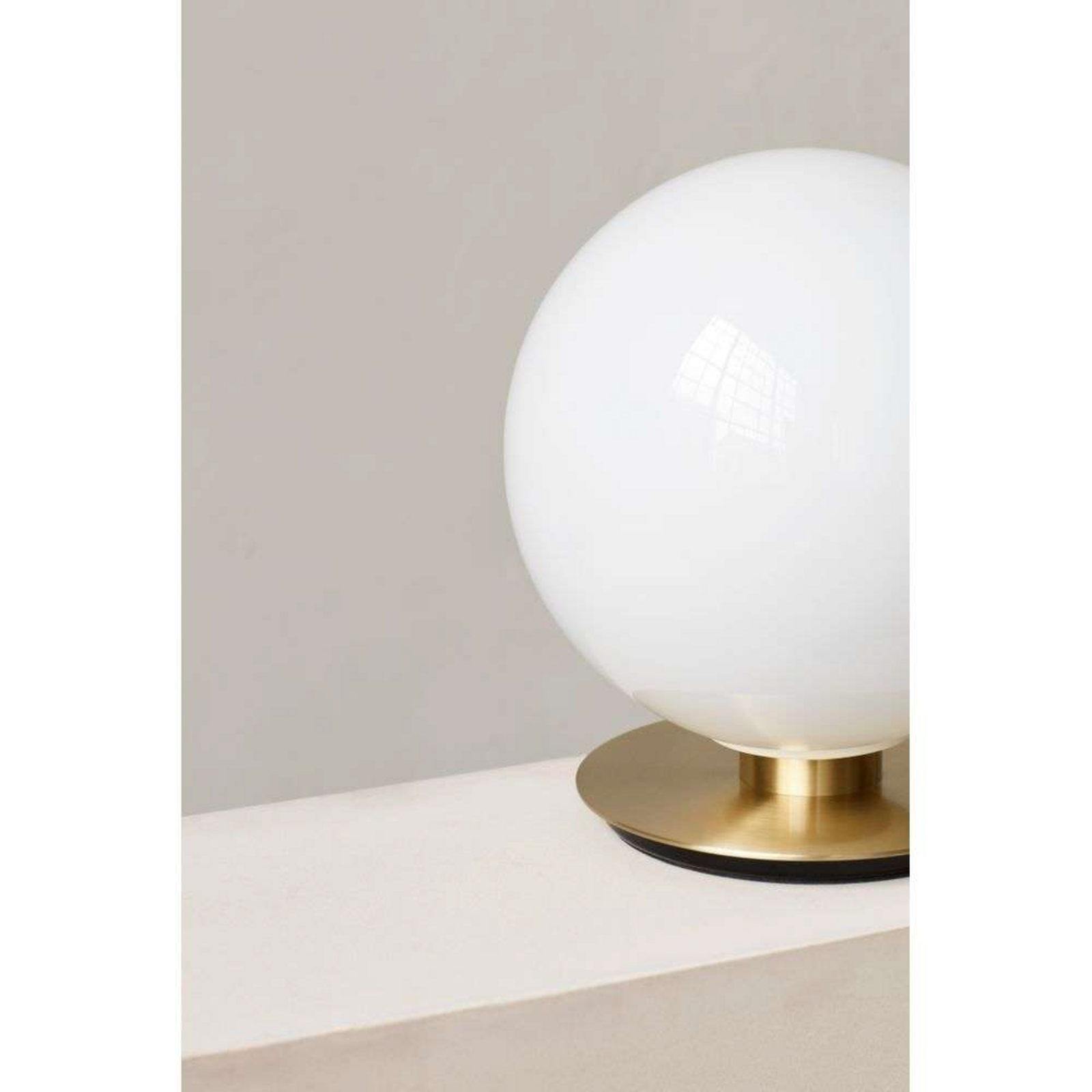 TR Bulb Aplică de Perete/Veioză Brushed Brass/Matt Opal - Audo Copenhagen