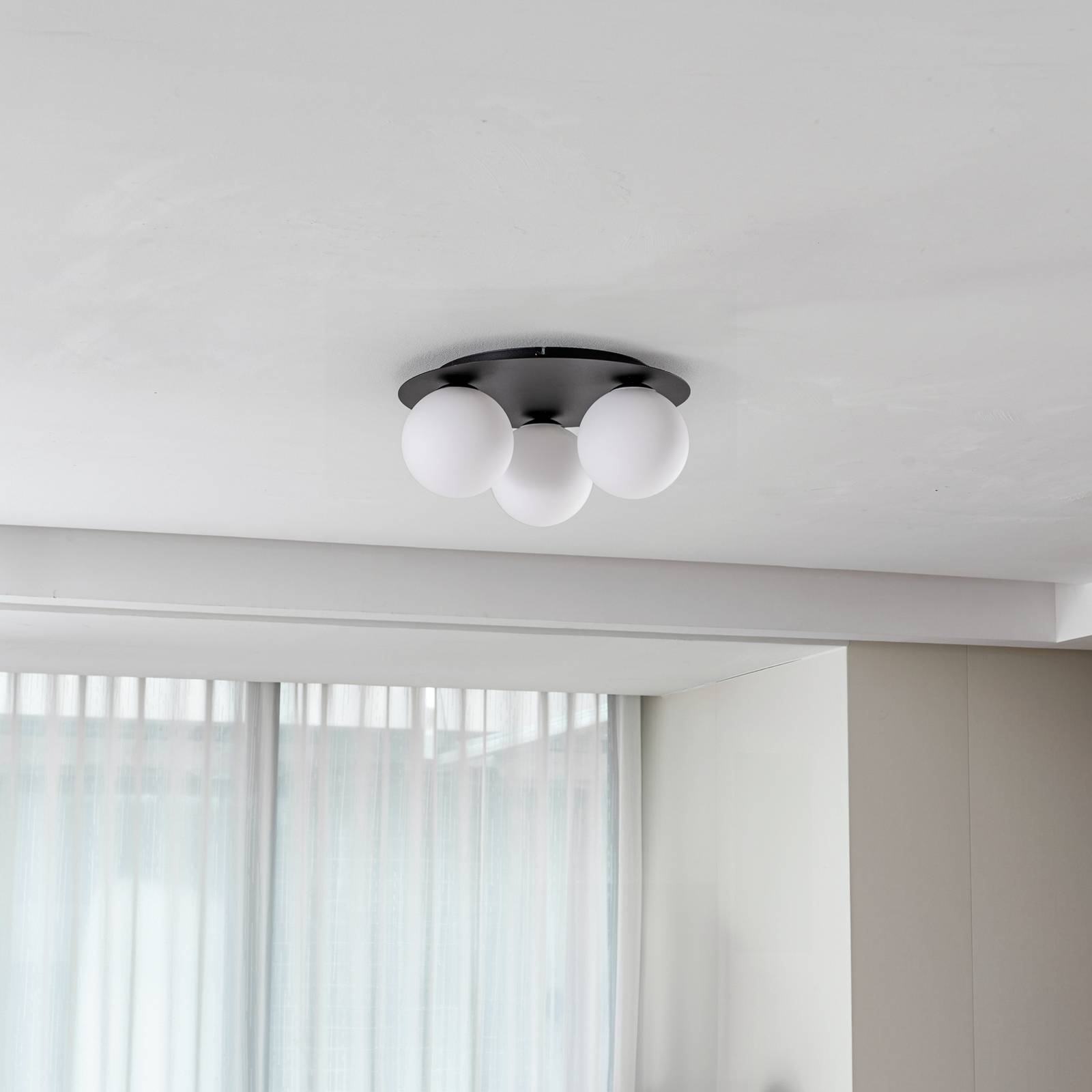 Lampa sufitowa Solar, czarna/opalowa, 3-punktowa