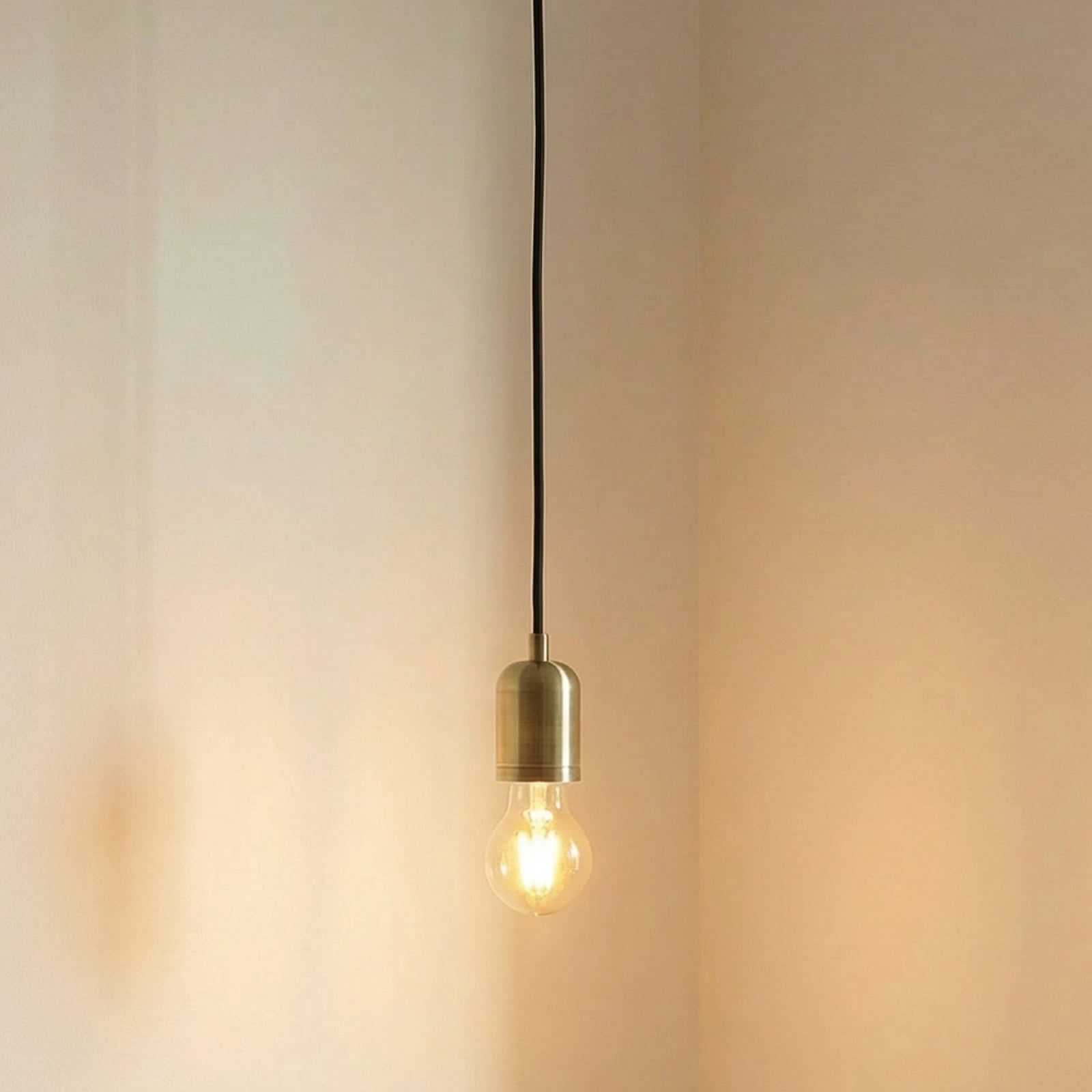 Hattie pendant light, E27 socket, Ø 4.7 cm, brass, metal - Lindby Hattie pendant light, E27 socket, Ø 4.7 cm, brass, metal - Lindby