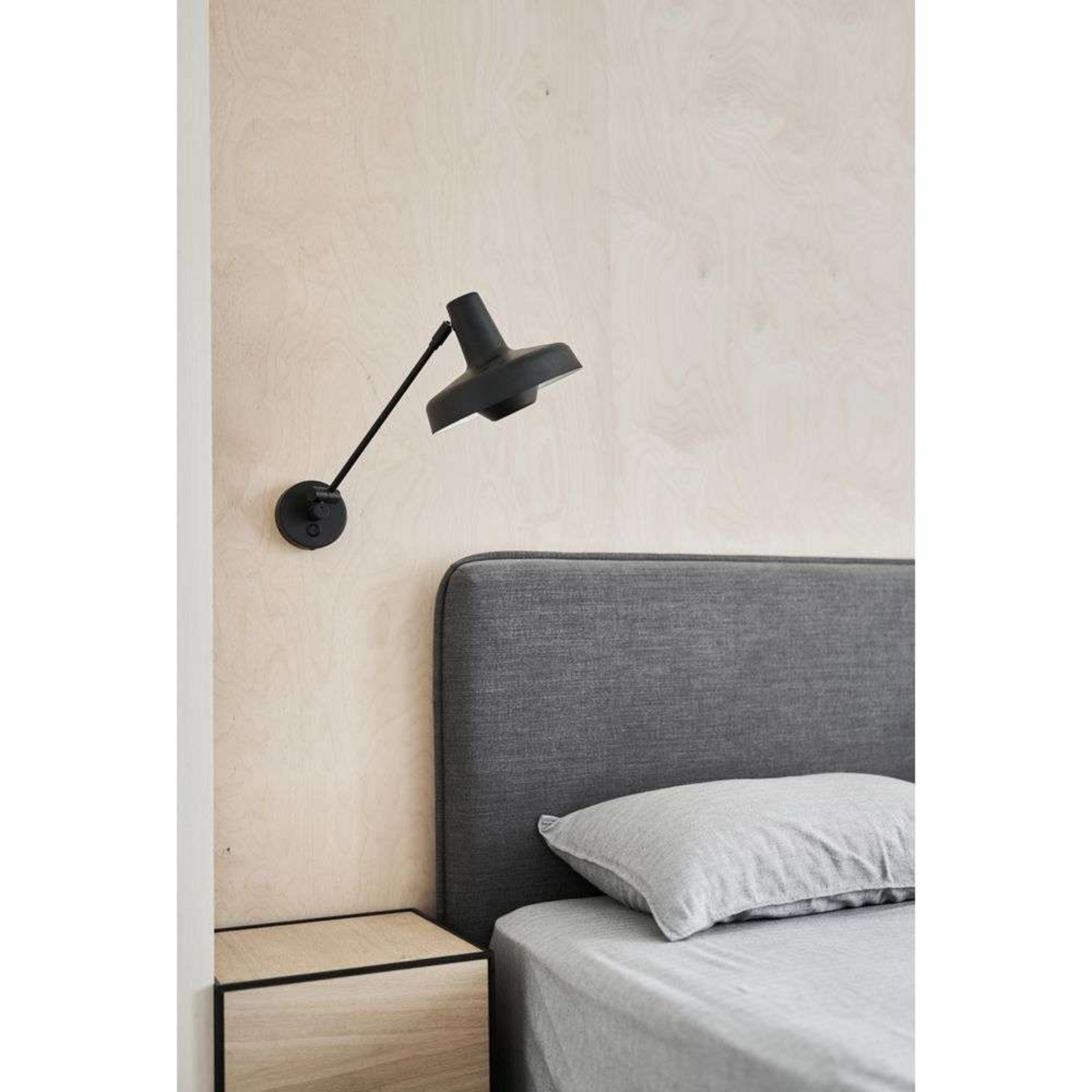 Arigato Wall Lamp Short w/Cable Black - Grupa