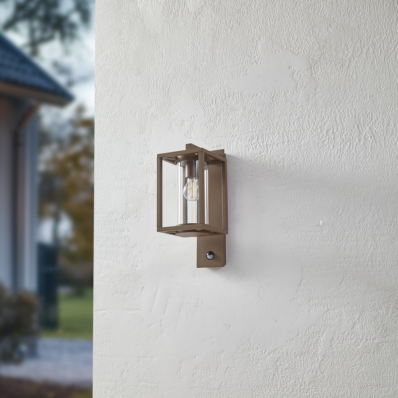 Lucande Außenwandlampe Ferda, Sensor, hängend, bronze dunkel