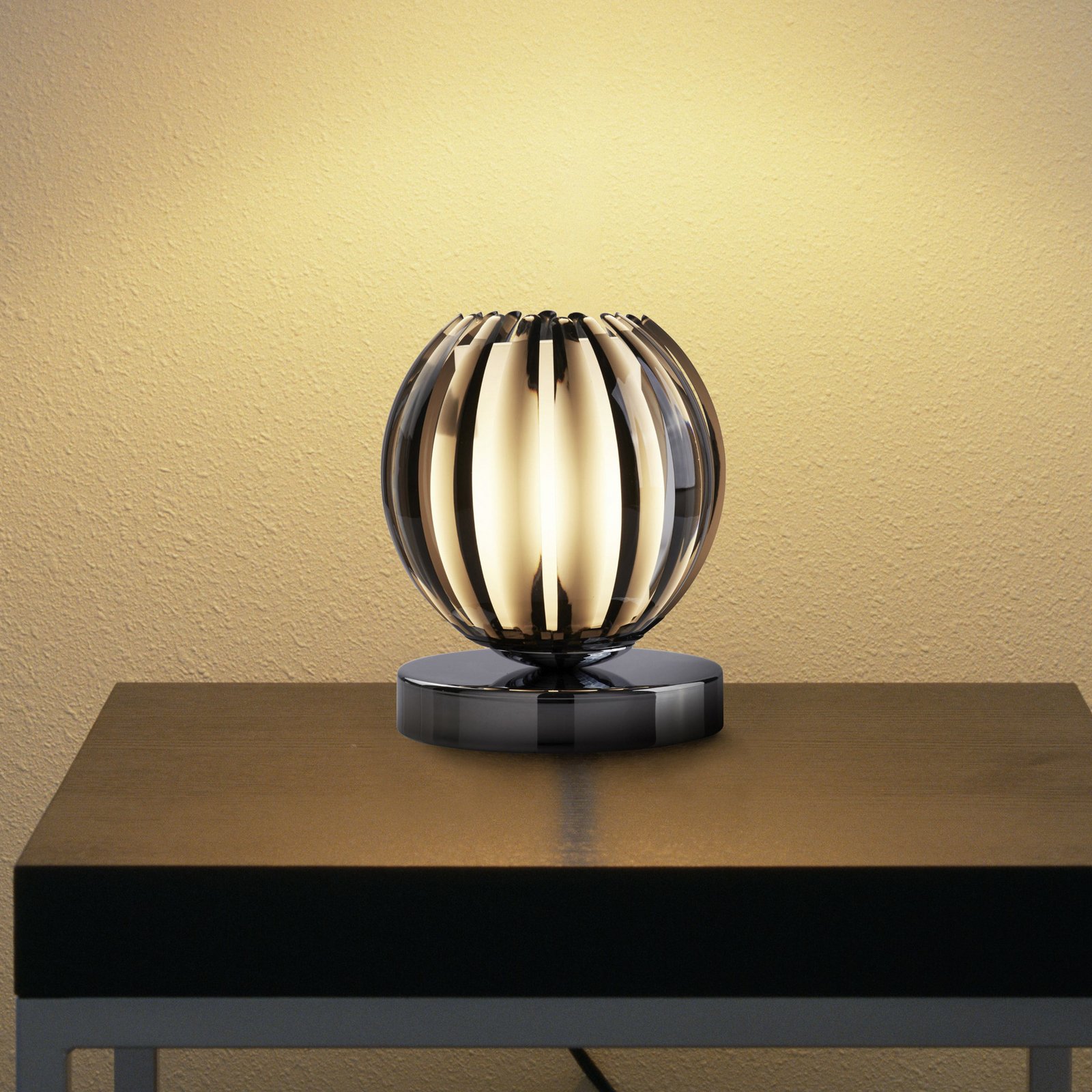 Lampe à poser Claw fonction tactile abat-jour fumé