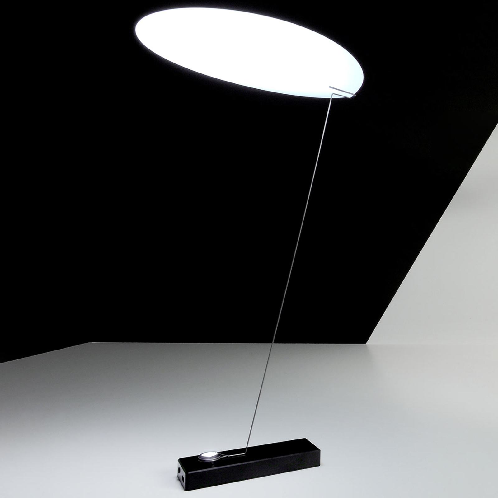 Ingo Maurer Koyoo lámpara de mesa LED de diseño